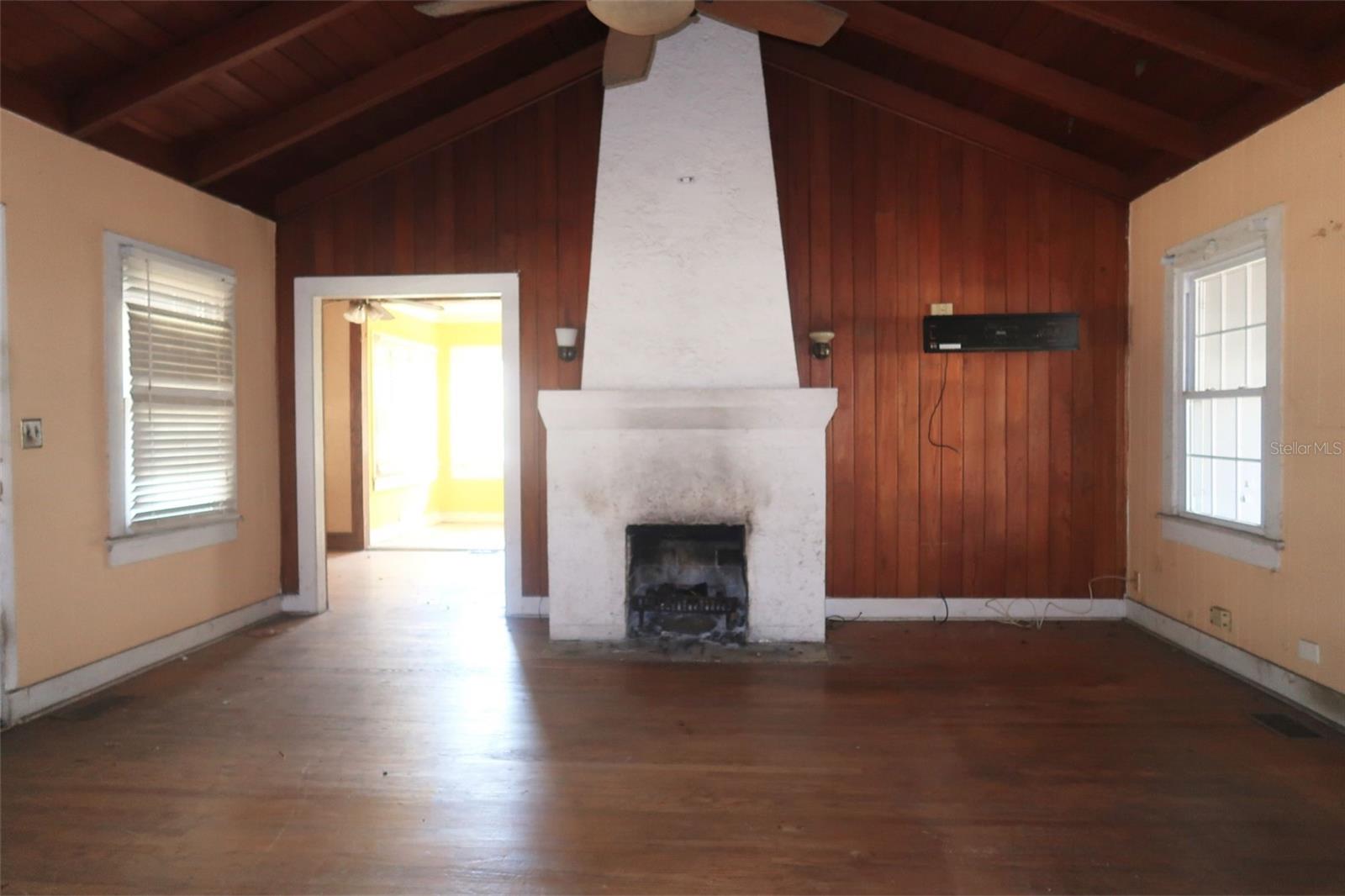 Image 6 of 13 For 215 Beverly Avenue