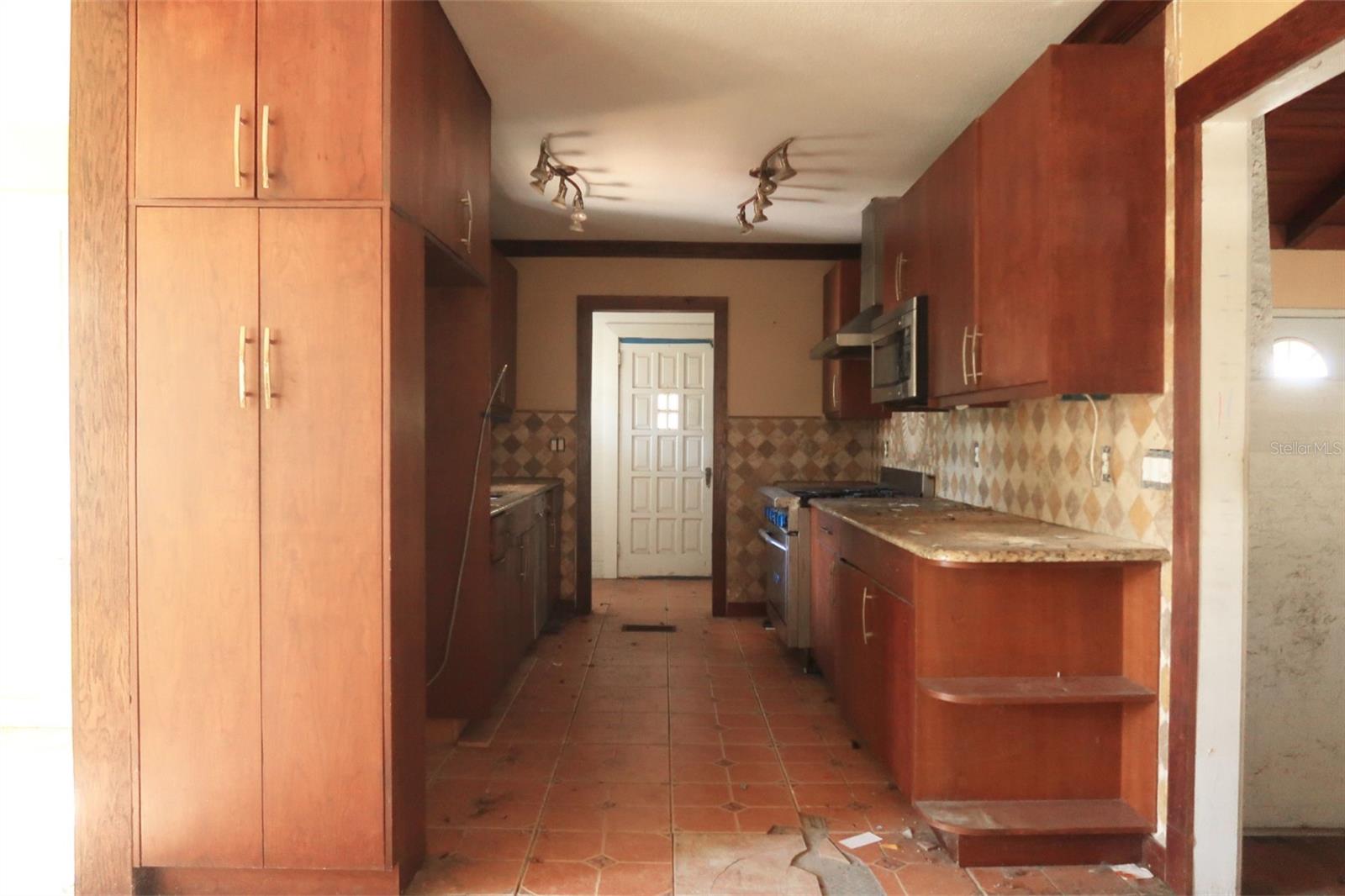 Image 7 of 13 For 215 Beverly Avenue