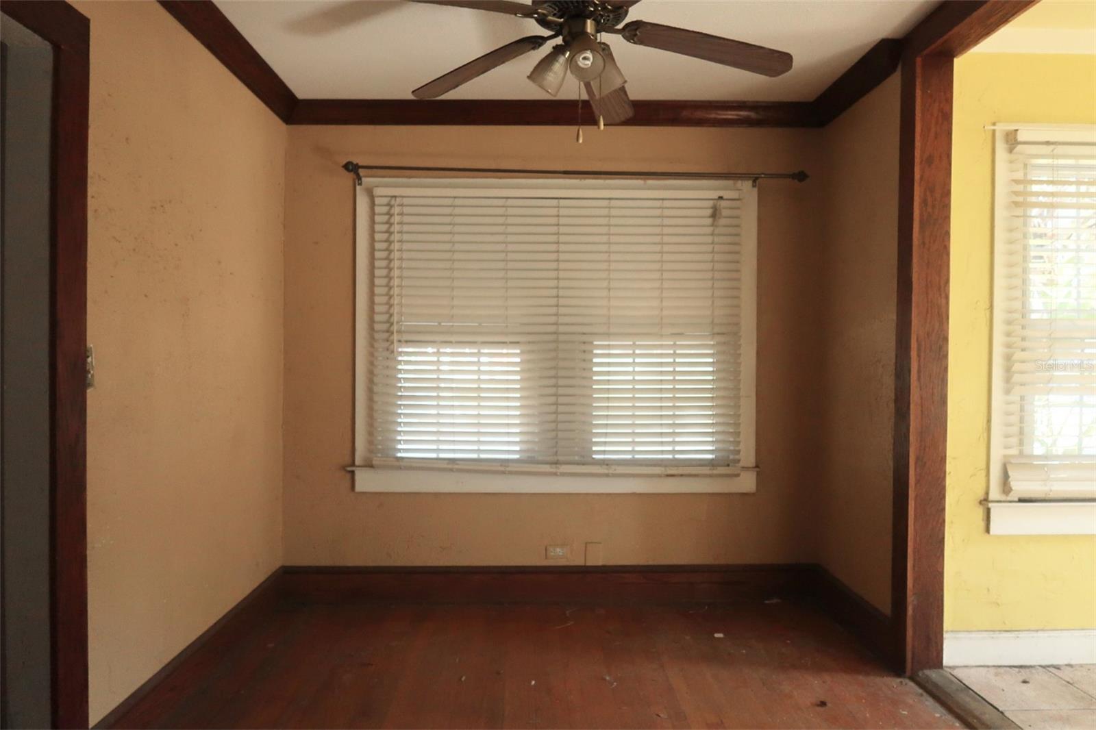 Image 8 of 13 For 215 Beverly Avenue