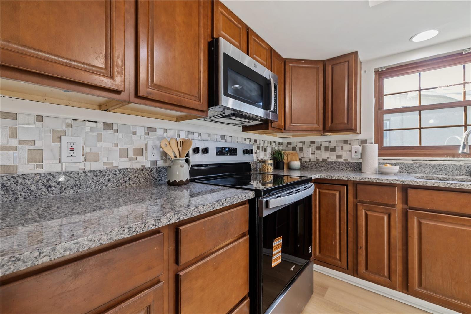 Listing photo id 8 for 7327 Heath Drive