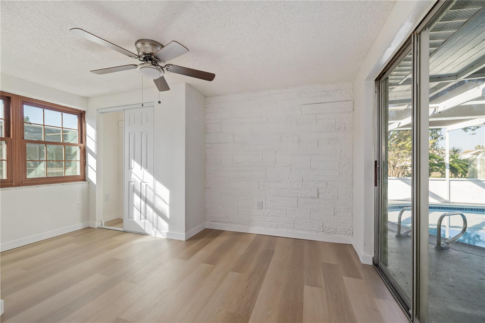 Listing photo id 10 for 7327 Heath Drive