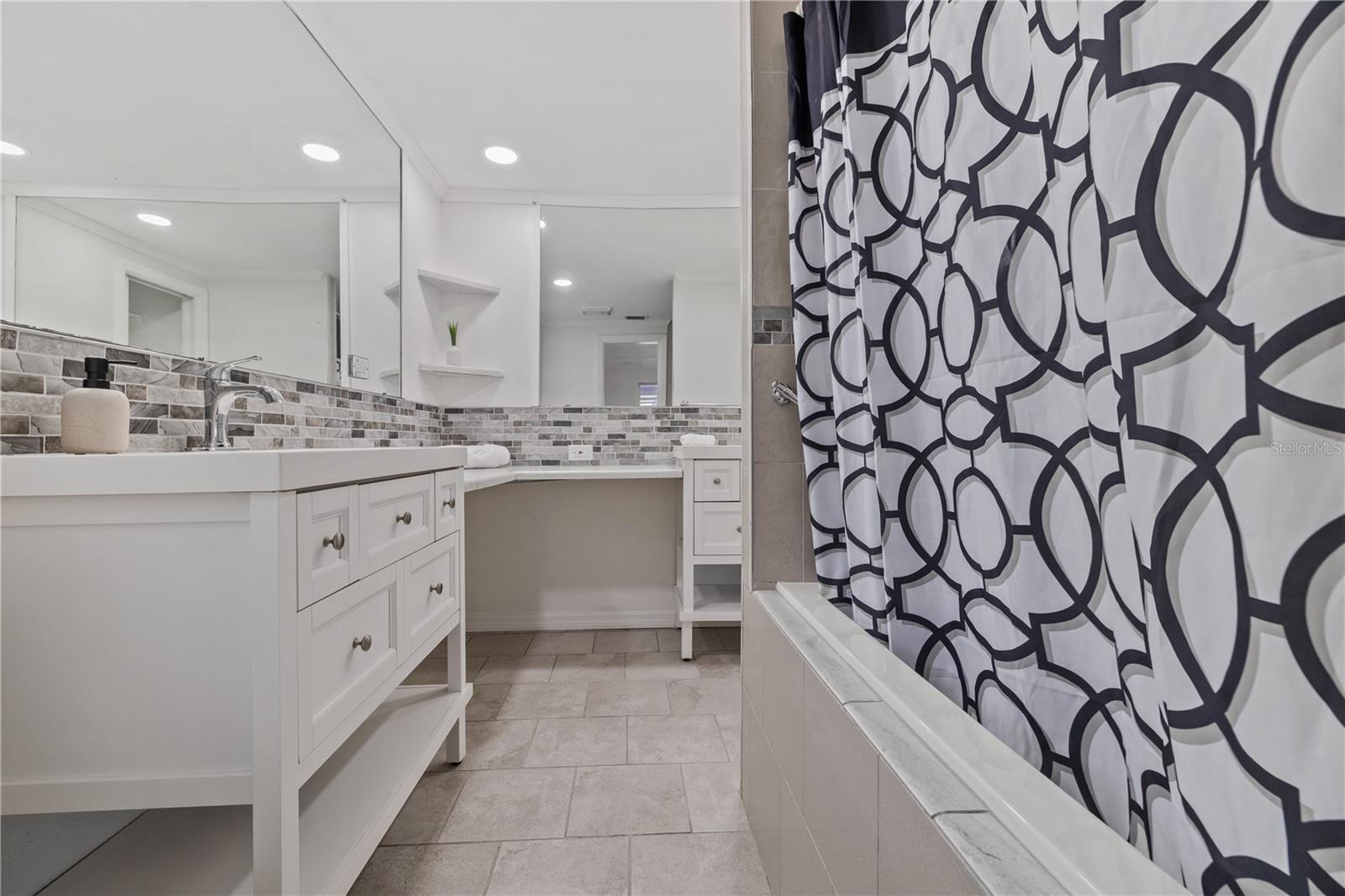 Listing photo id 16 for 7327 Heath Drive