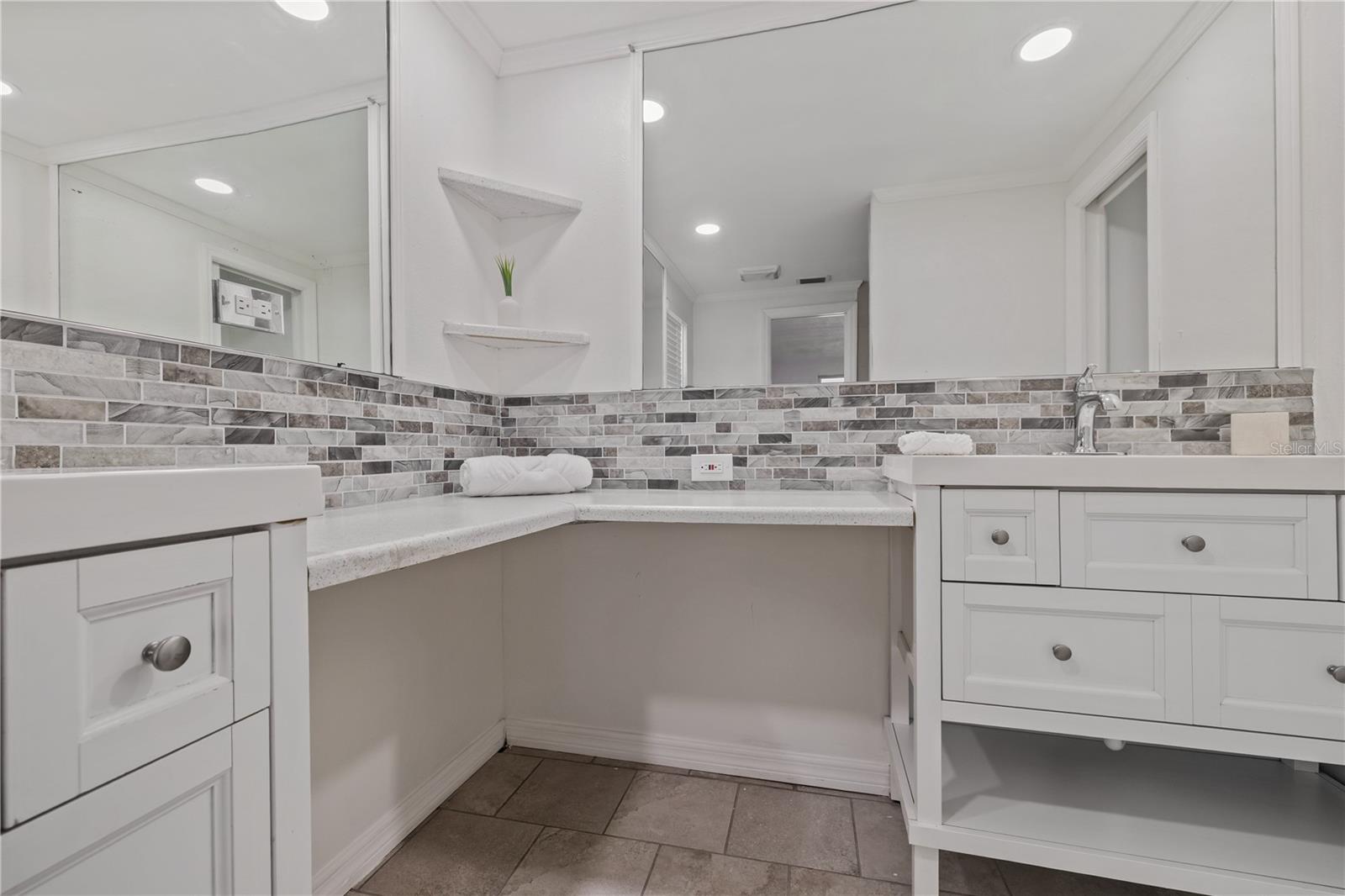 Listing photo id 17 for 7327 Heath Drive