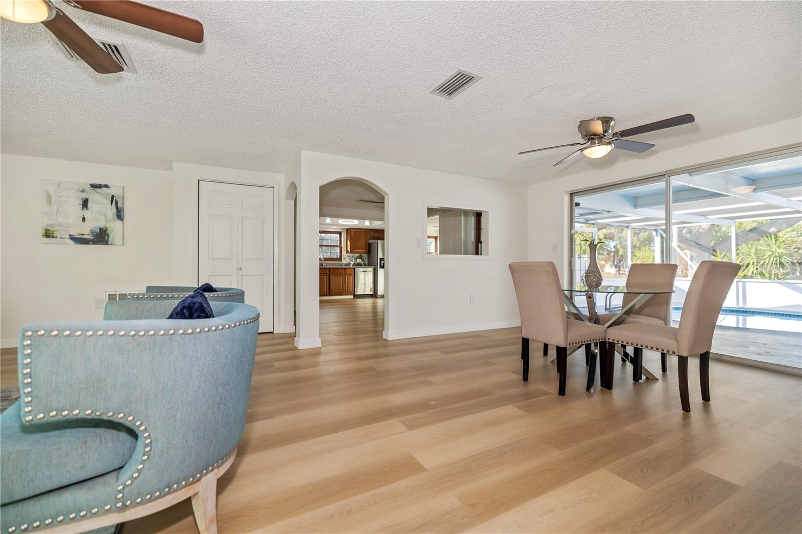 Listing photo id 21 for 7327 Heath Drive