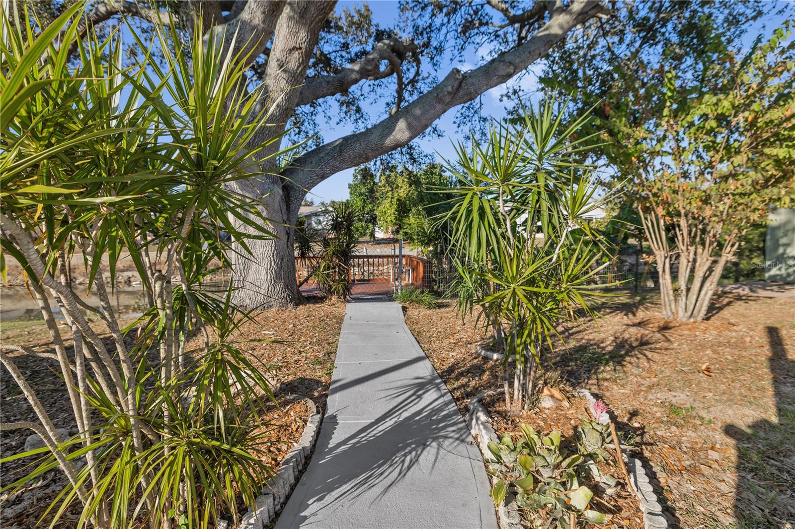 Listing photo id 26 for 7327 Heath Drive