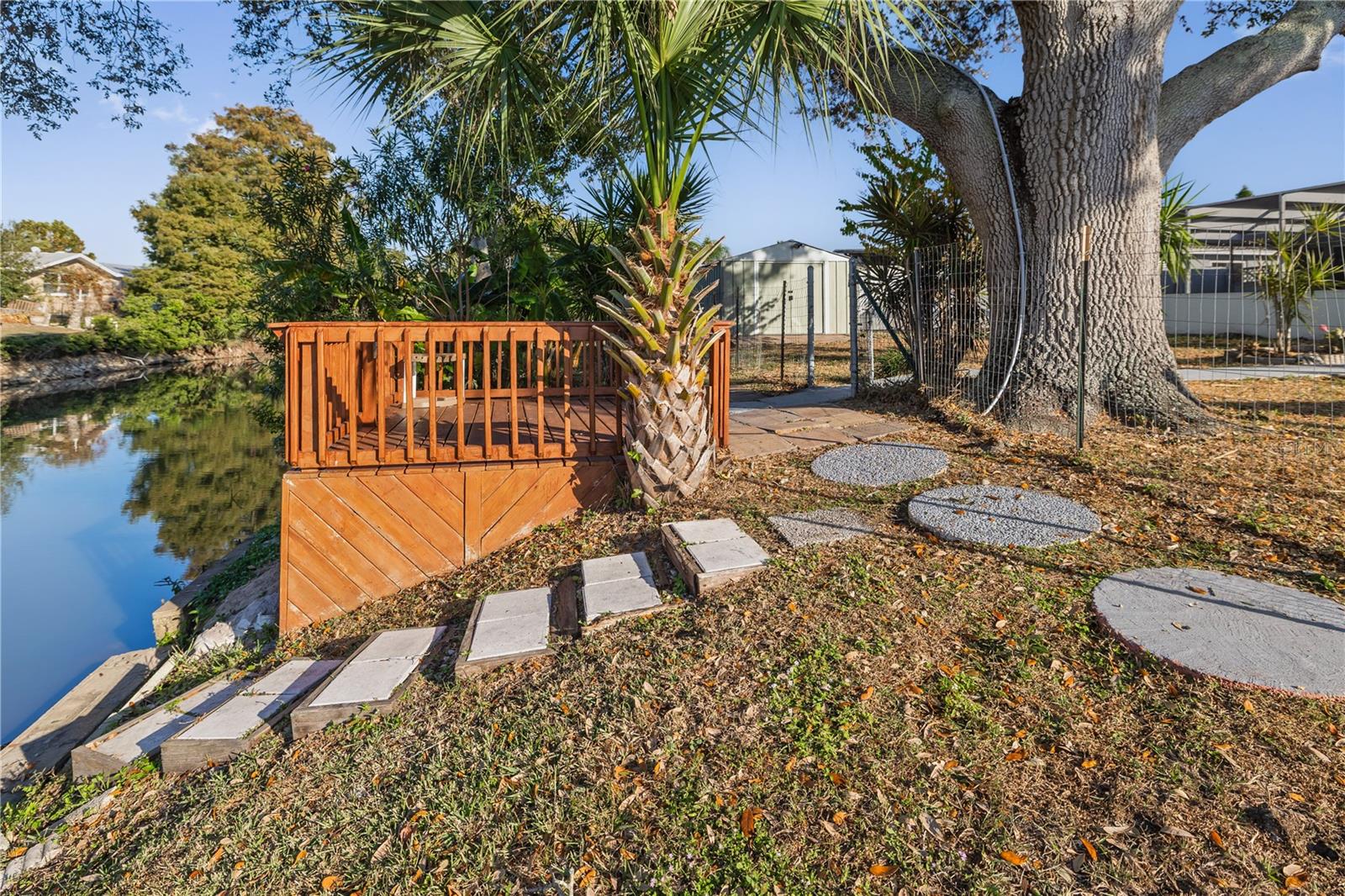 Listing photo id 31 for 7327 Heath Drive