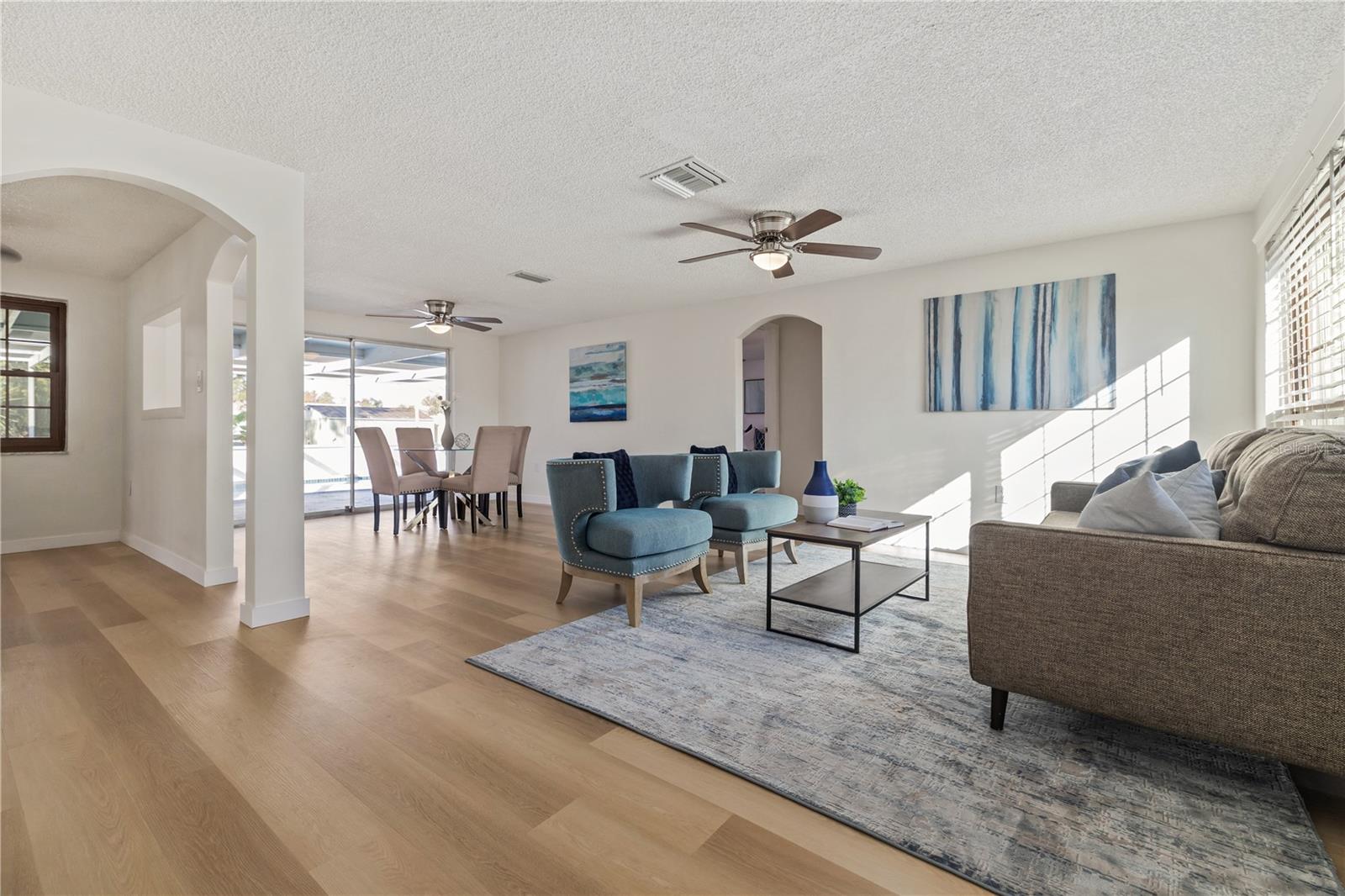 Listing photo id 2 for 7327 Heath Drive