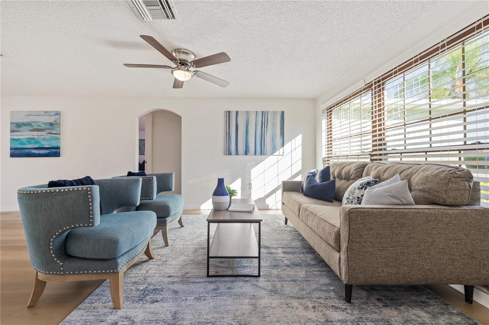 Listing photo id 3 for 7327 Heath Drive