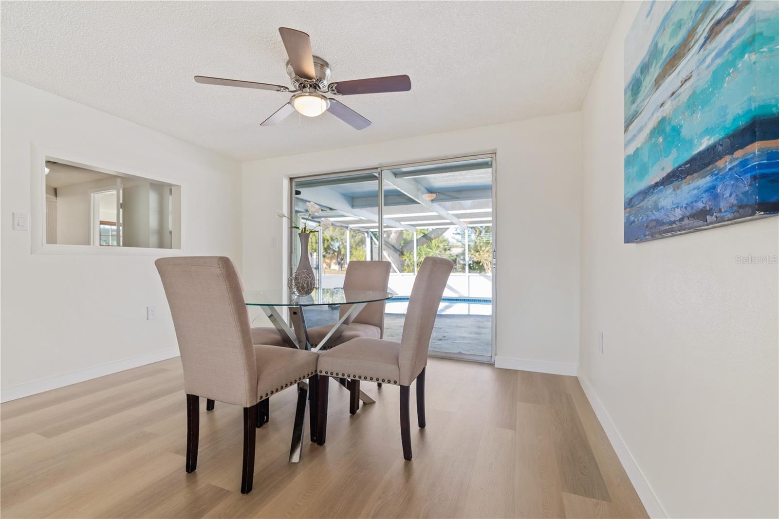 Listing photo id 5 for 7327 Heath Drive