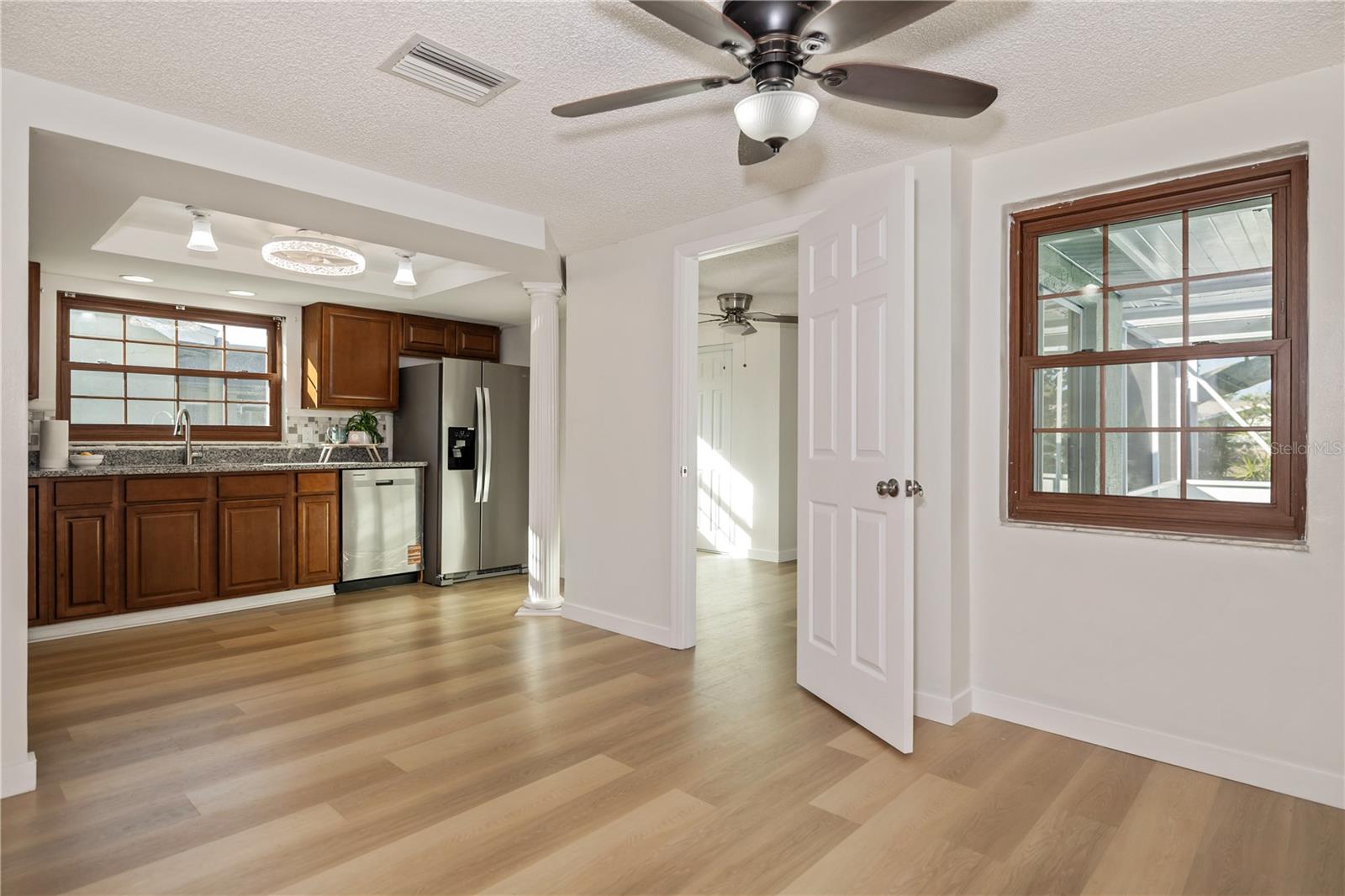 Listing photo id 6 for 7327 Heath Drive