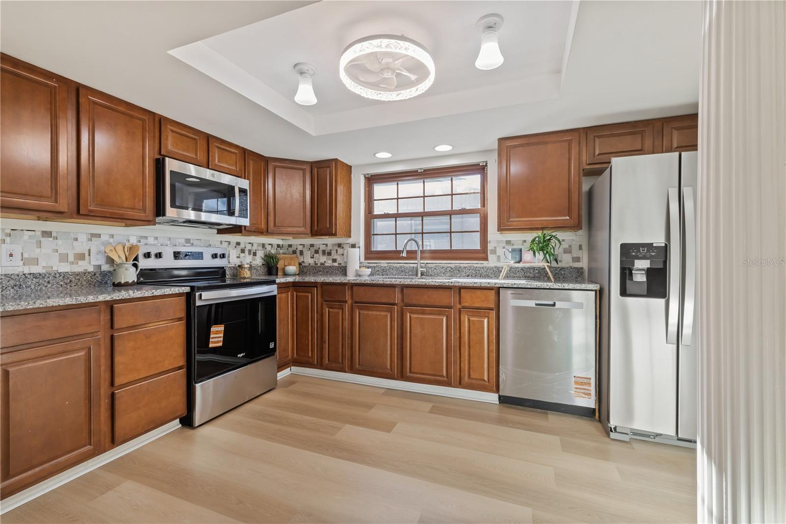 Listing photo id 7 for 7327 Heath Drive