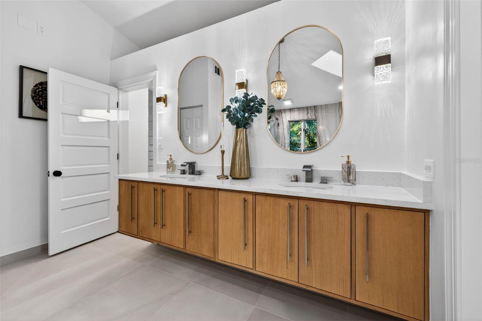 Image 36 of 75 For 1222 Brightwaters Boulevard Ne