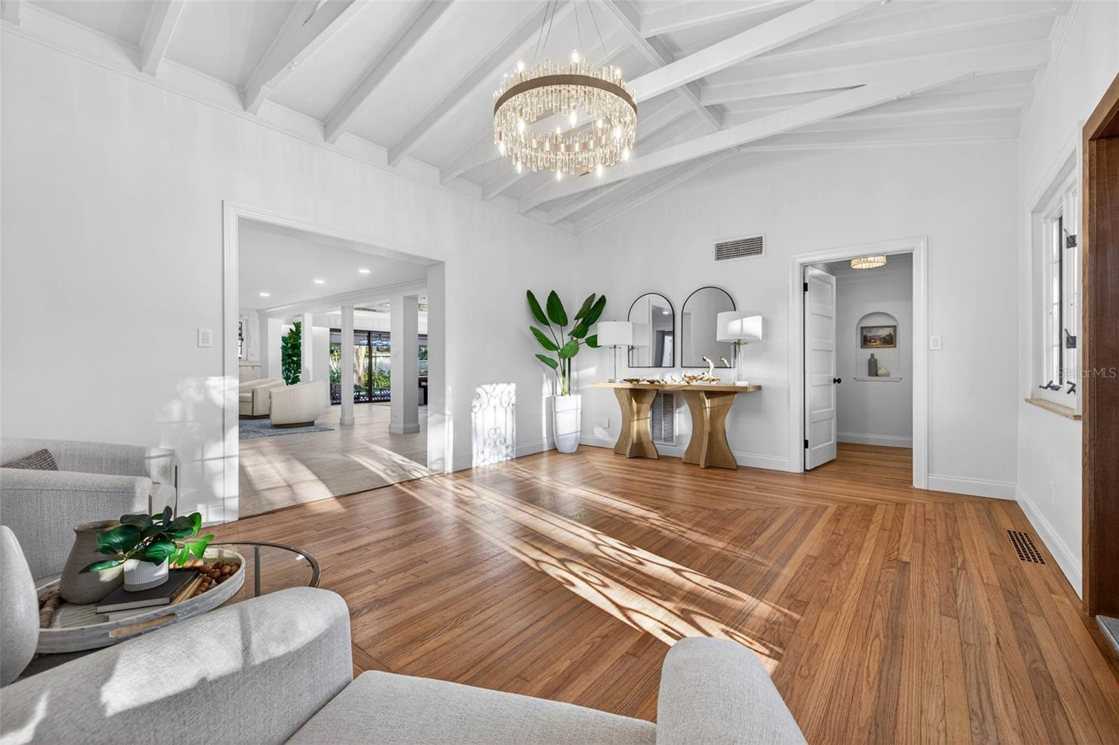 Image 8 of 75 For 1222 Brightwaters Boulevard Ne