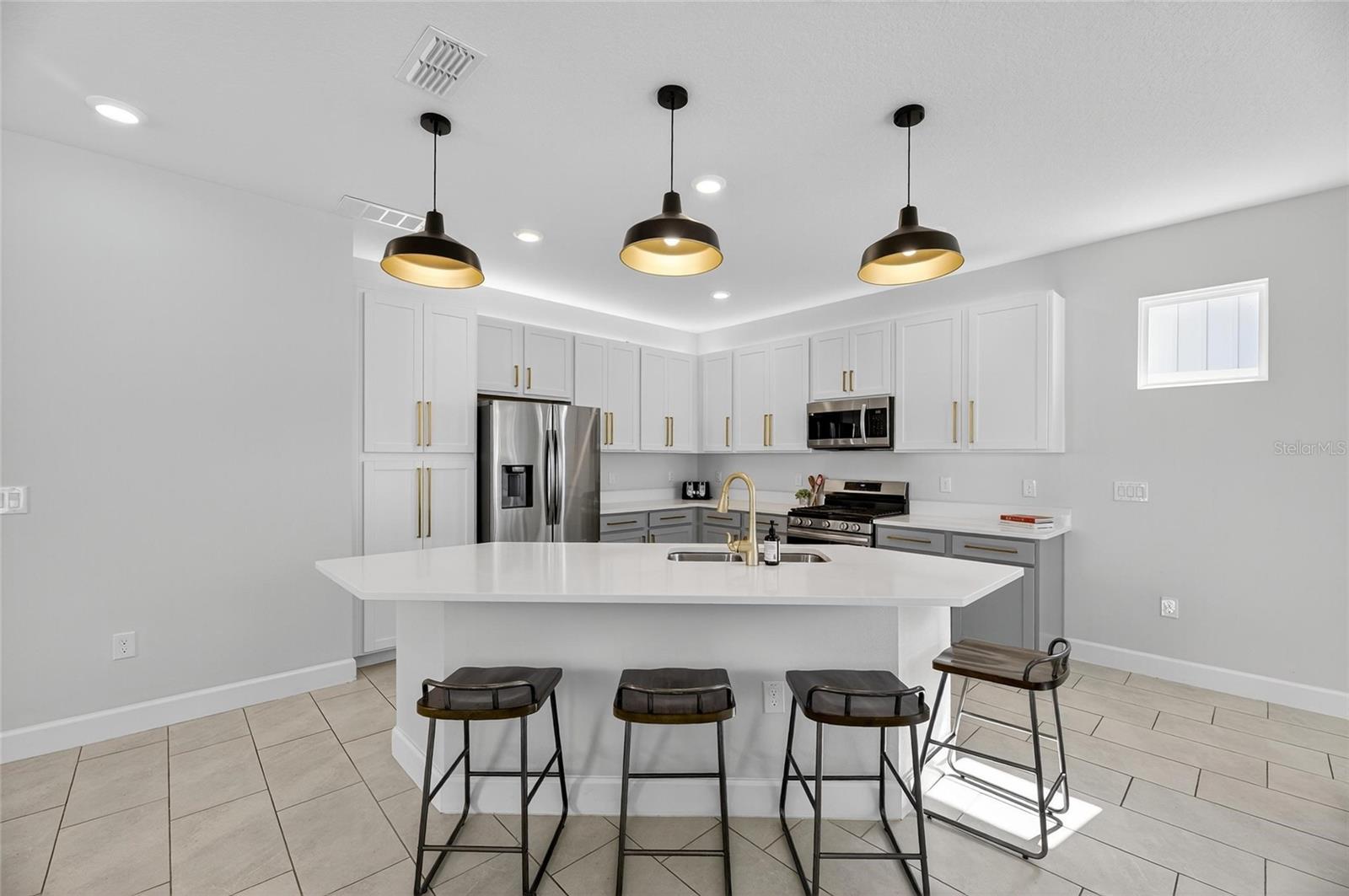 Image 4 of 45 For 324 Blackrock Lane