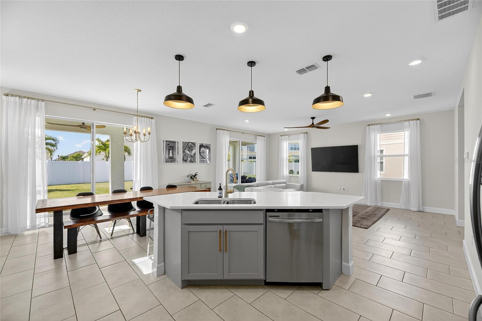 Image 6 of 45 For 324 Blackrock Lane