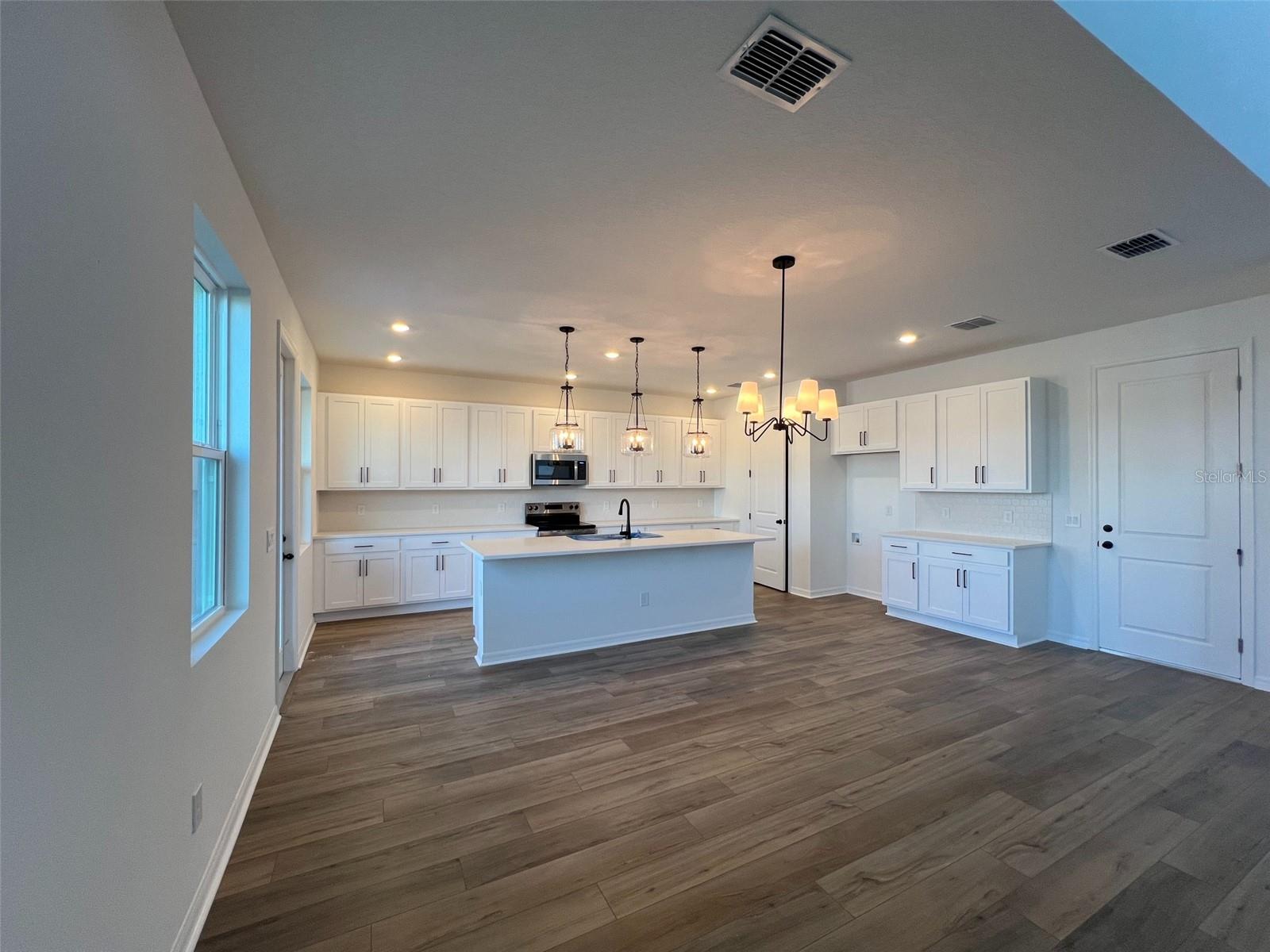 Image 13 of 38 For 2573 Broadwing Street