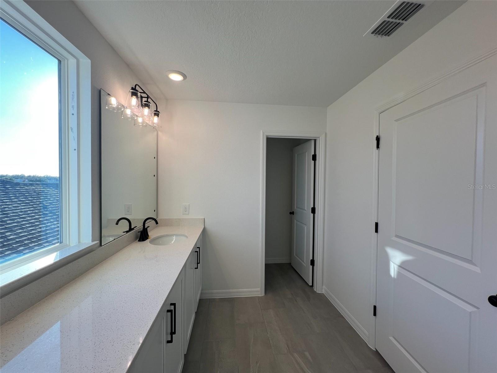 Image 32 of 38 For 2573 Broadwing Street