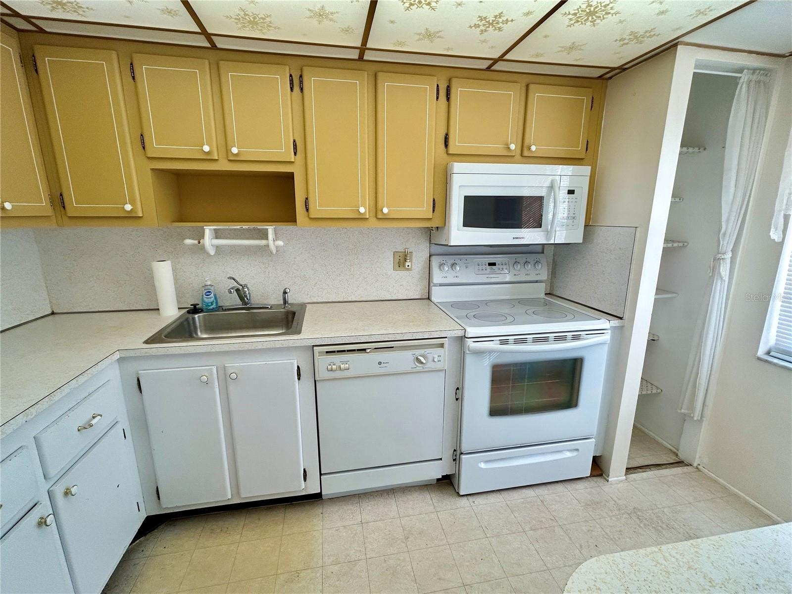 Image 15 of 38 For 6960 20th Avenue N 301