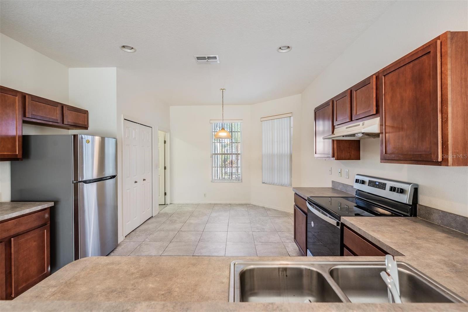 Image 10 of 43 For 3413 Waterlute Way