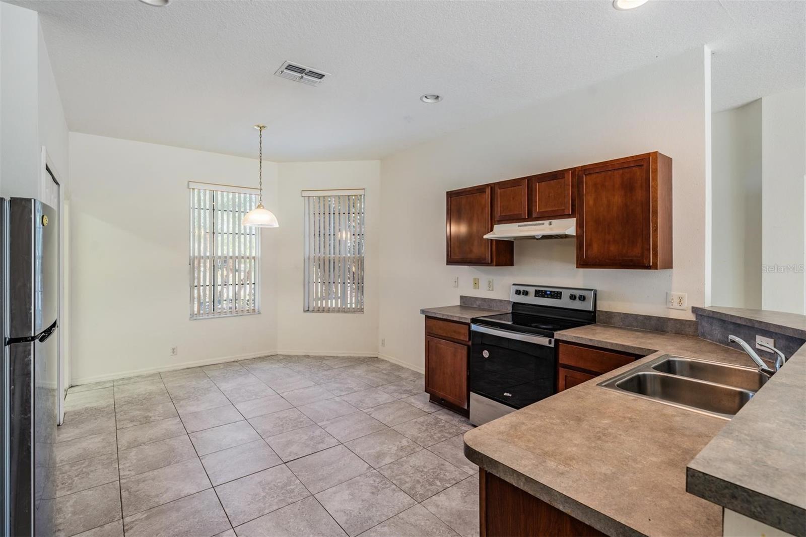 Image 12 of 43 For 3413 Waterlute Way