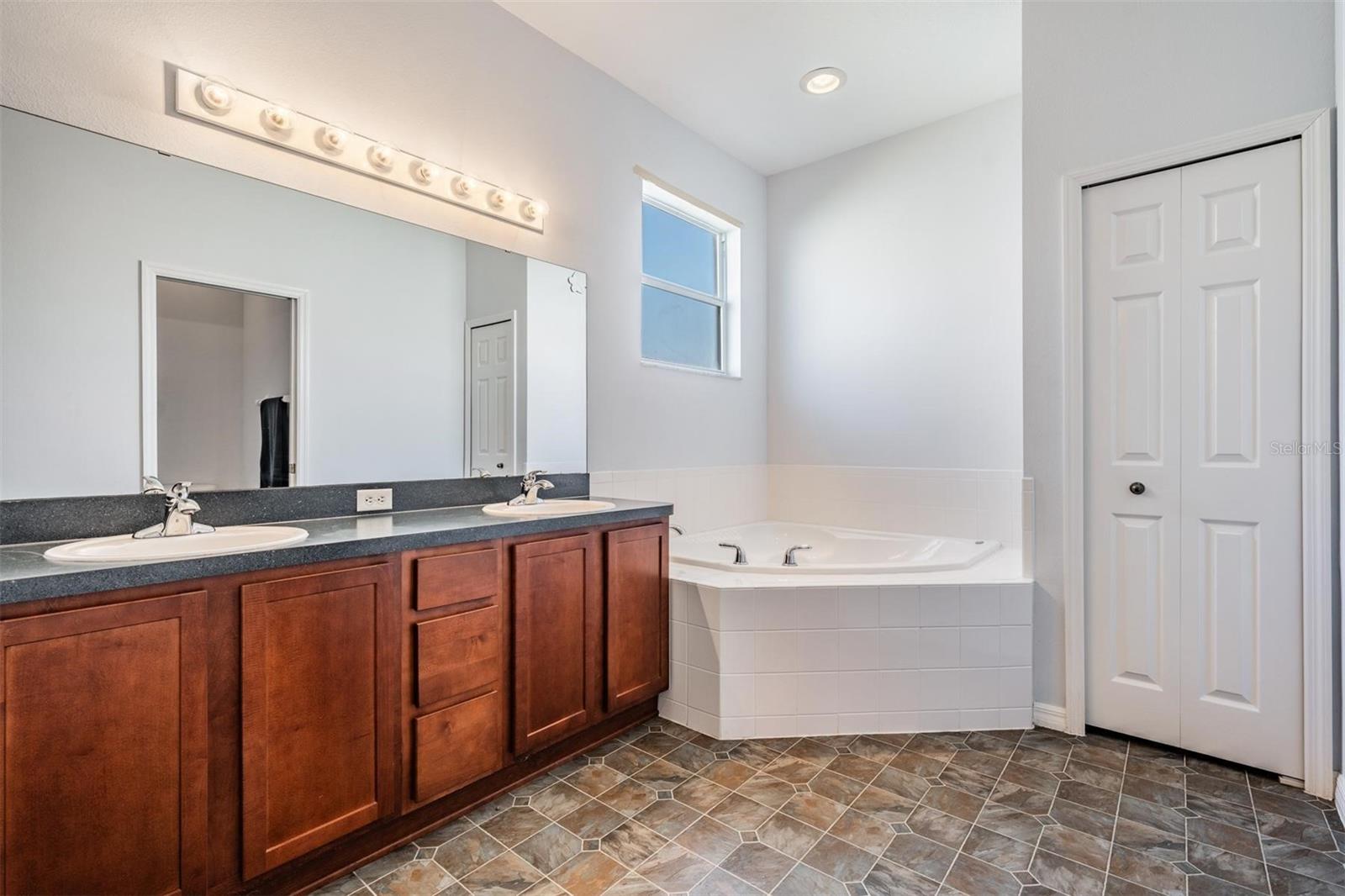 Image 19 of 43 For 3413 Waterlute Way