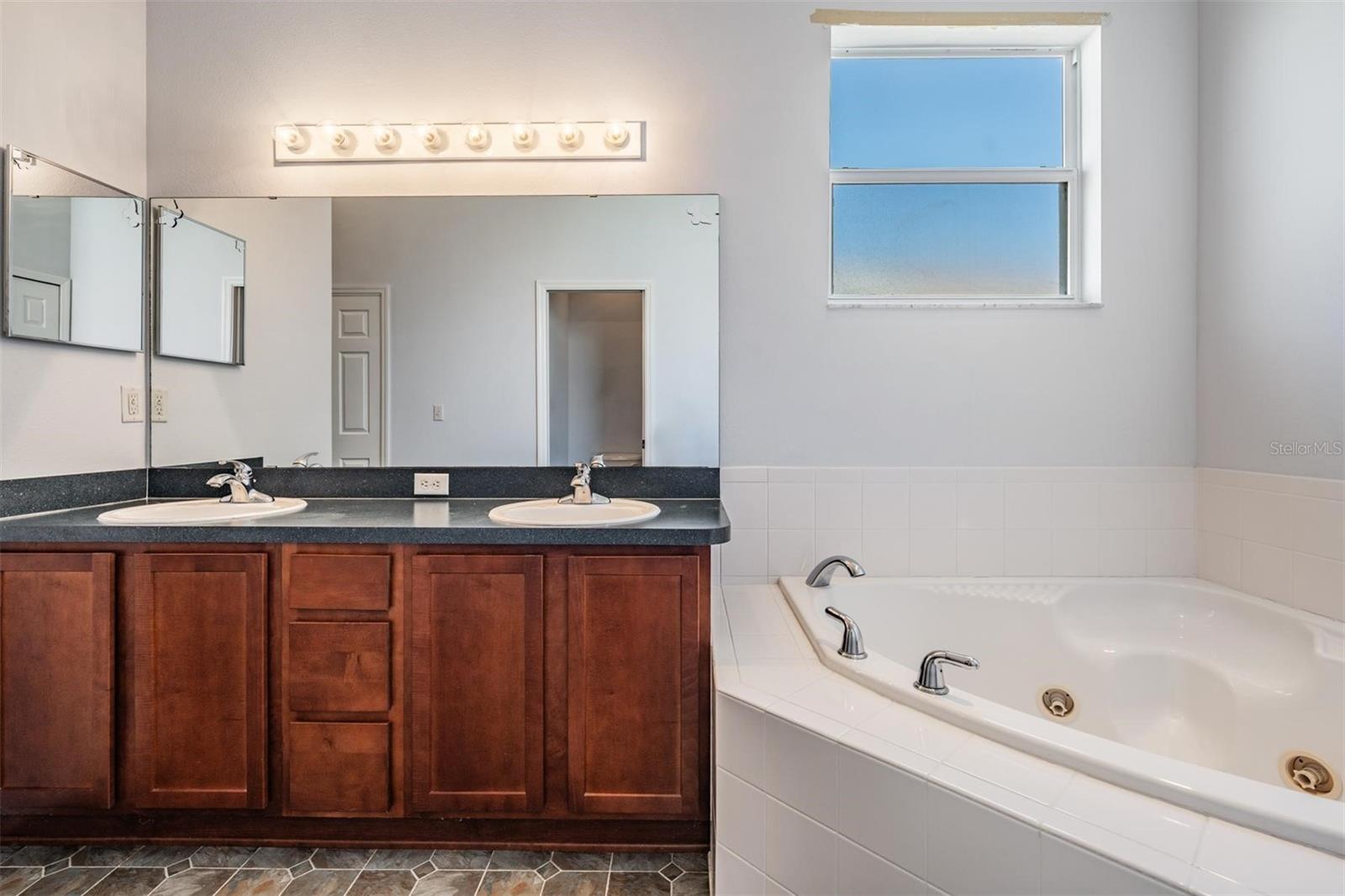 Image 20 of 43 For 3413 Waterlute Way