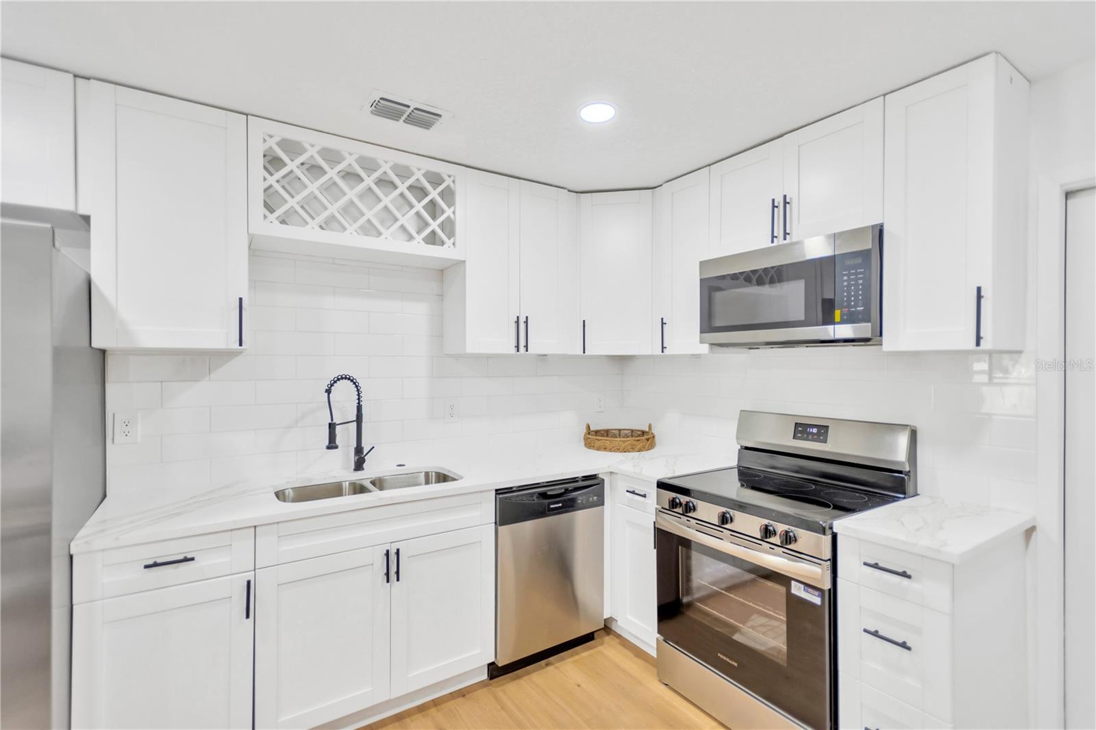 Image 10 of 28 For 617 Edenville Avenue