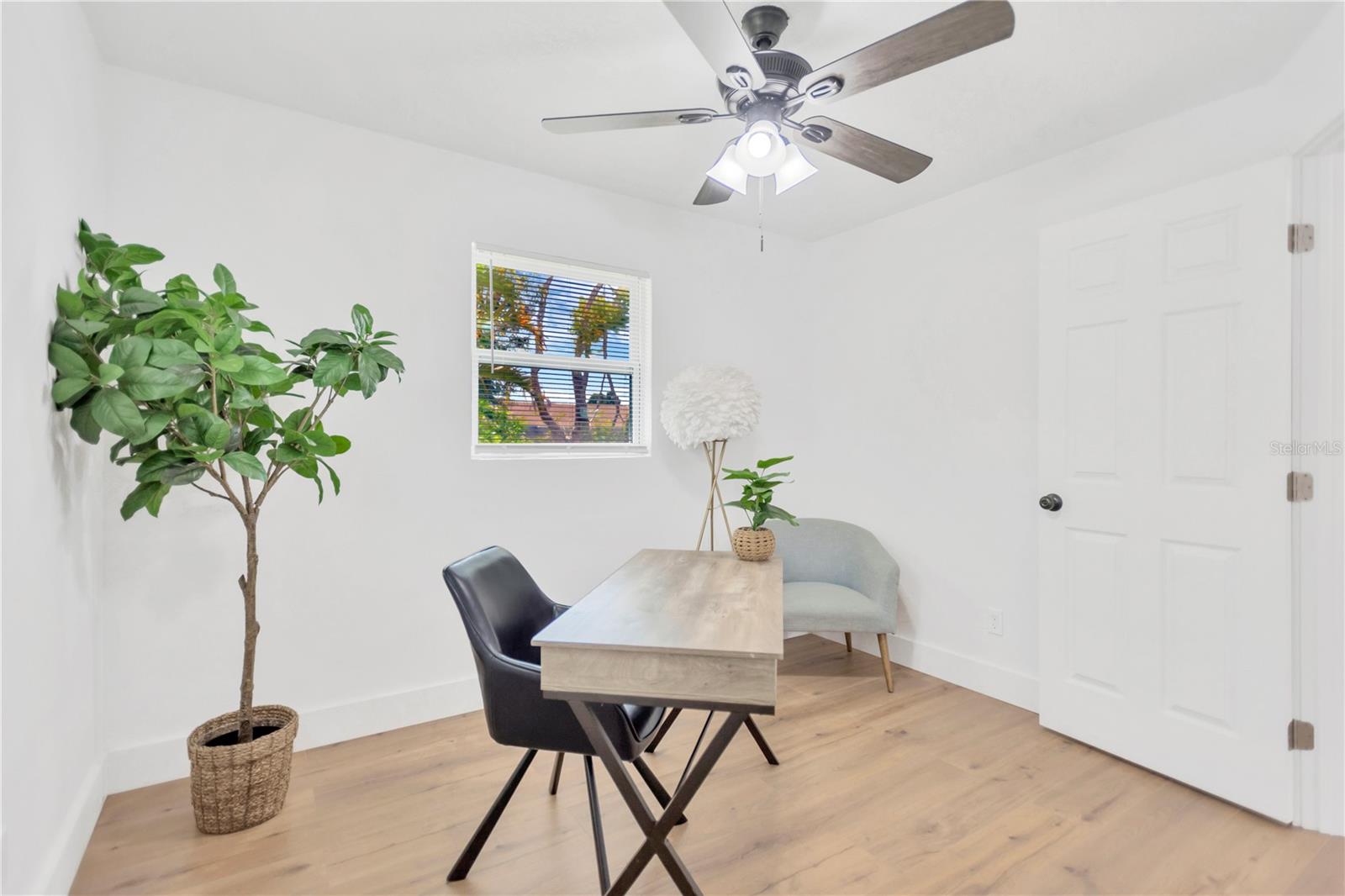 Image 21 of 28 For 617 Edenville Avenue