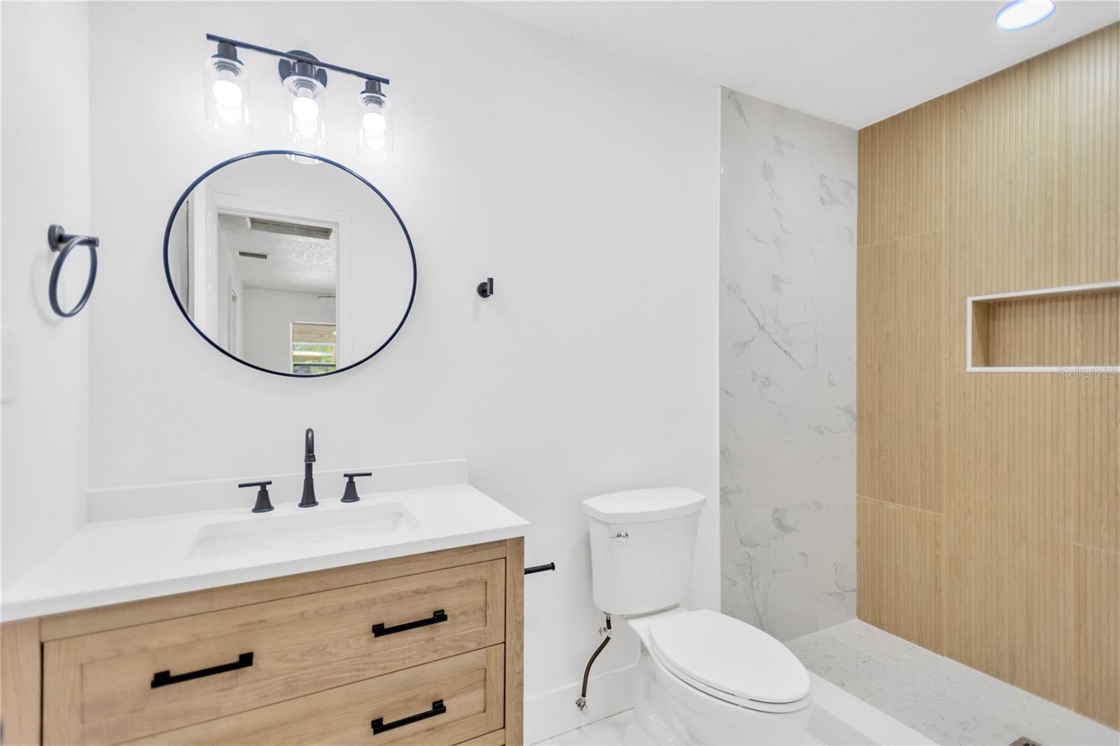 Image 25 of 28 For 617 Edenville Avenue