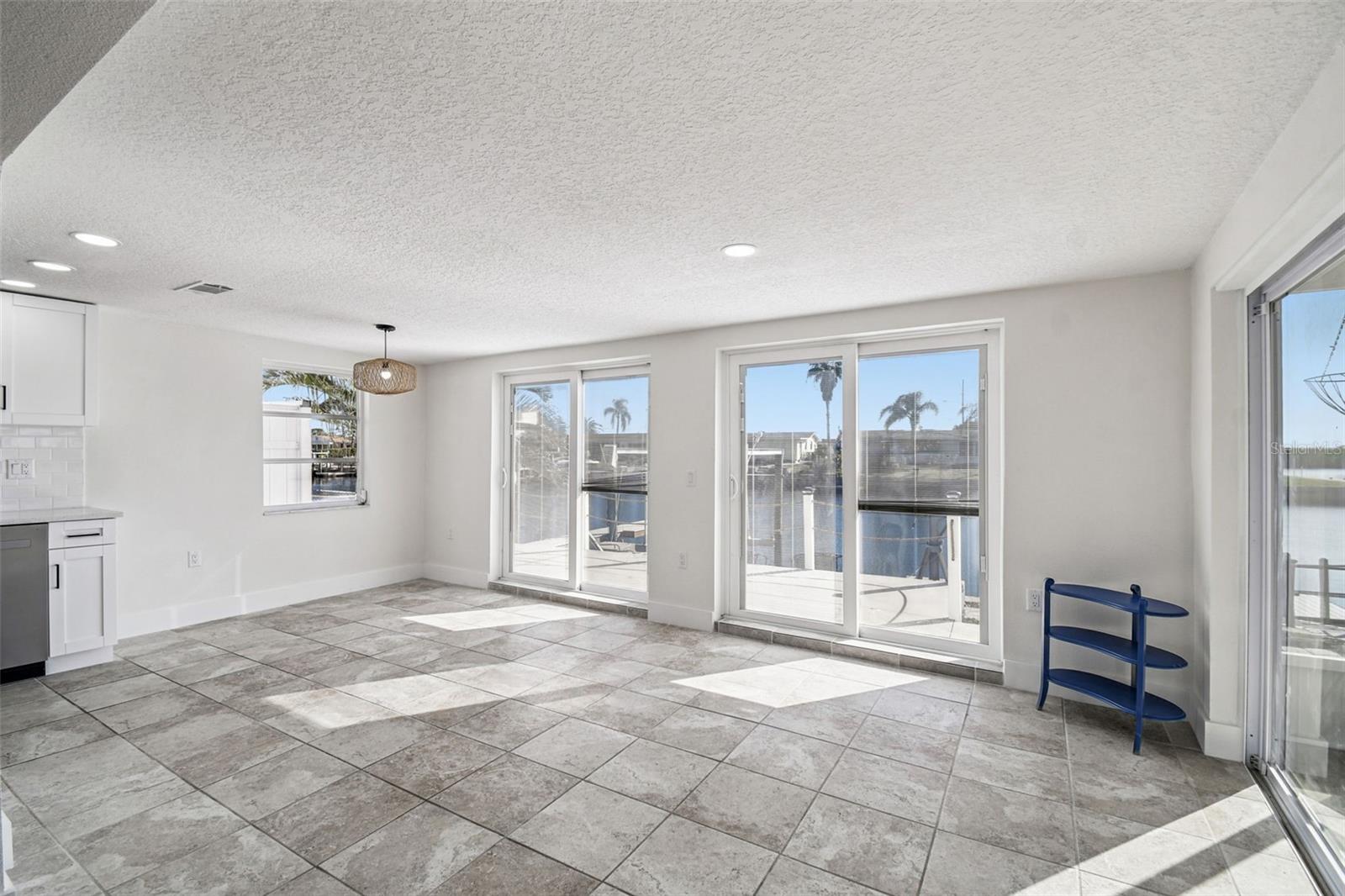 Image 18 of 100 For 12605 4th Isle