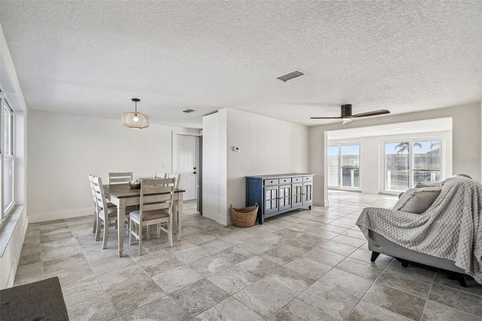 Image 19 of 100 For 12605 4th Isle