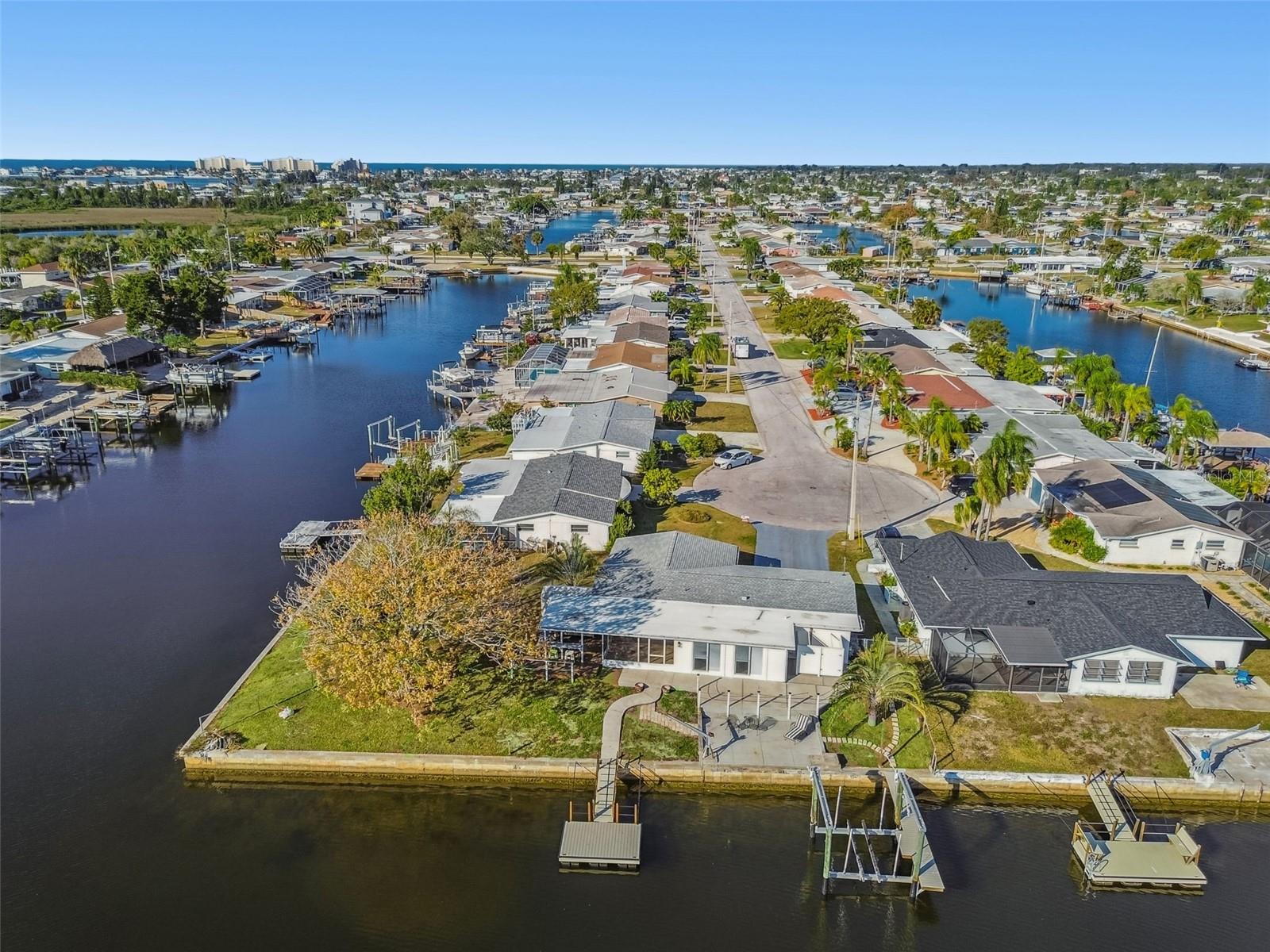 Image 23 of 100 For 12605 4th Isle