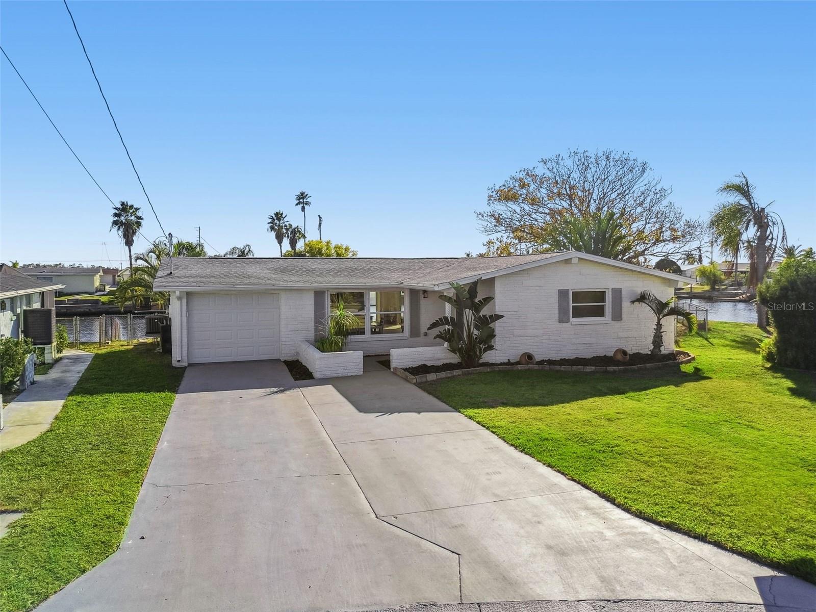 Image 3 of 100 For 12605 4th Isle