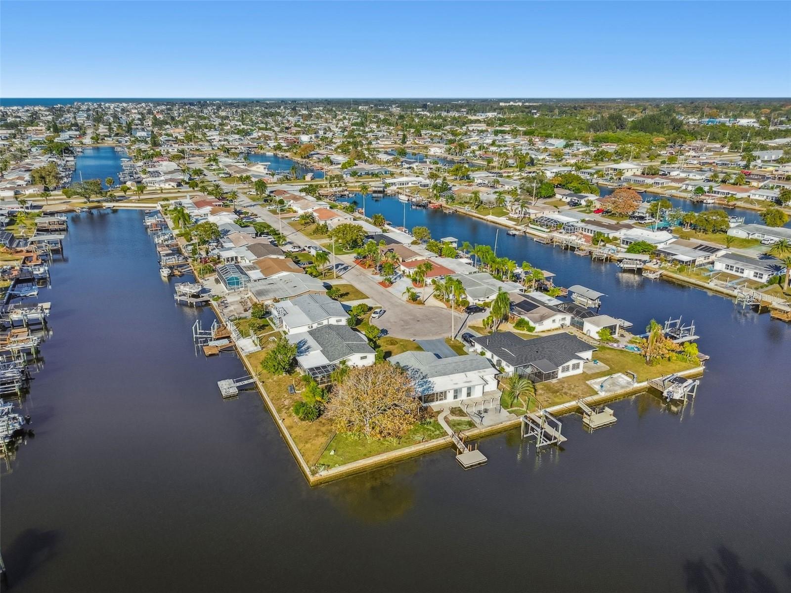 Image 35 of 100 For 12605 4th Isle