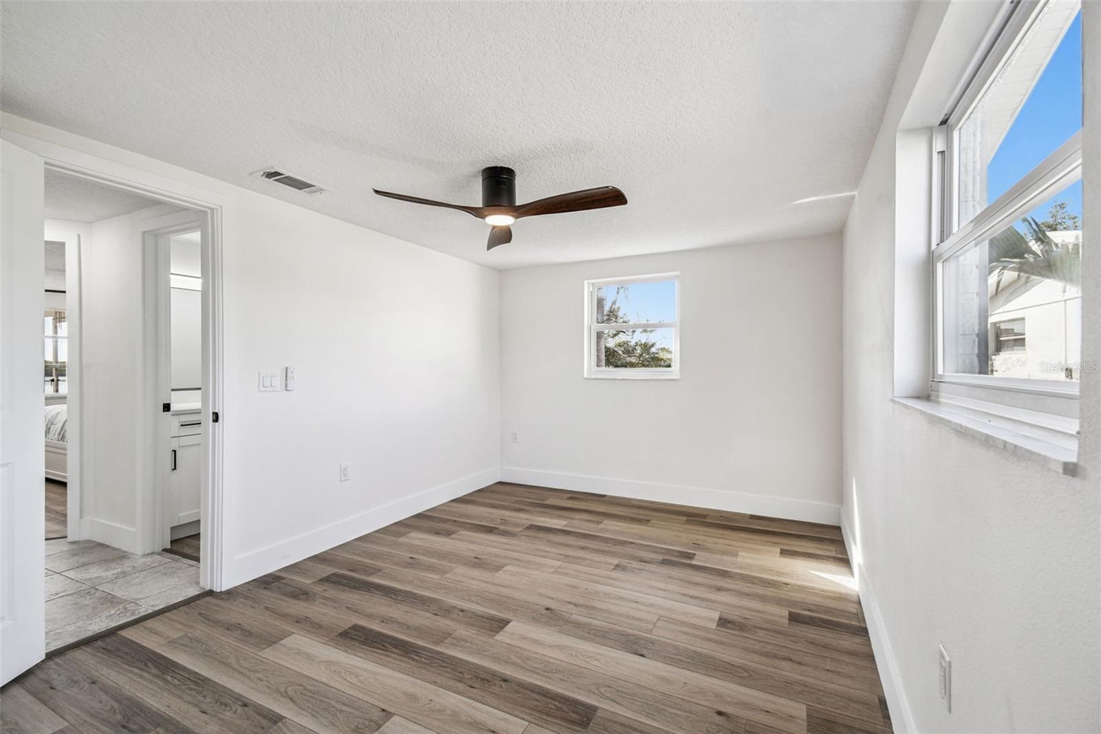 Image 76 of 100 For 12605 4th Isle