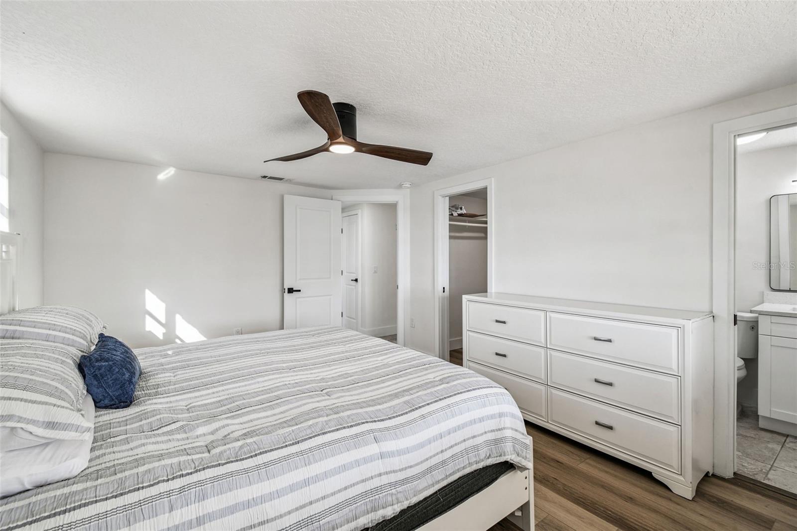 Image 79 of 100 For 12605 4th Isle