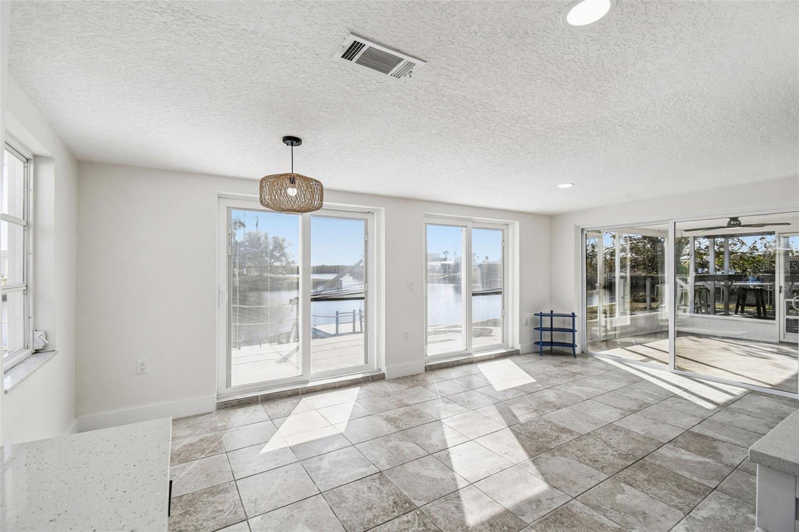 Image 84 of 100 For 12605 4th Isle