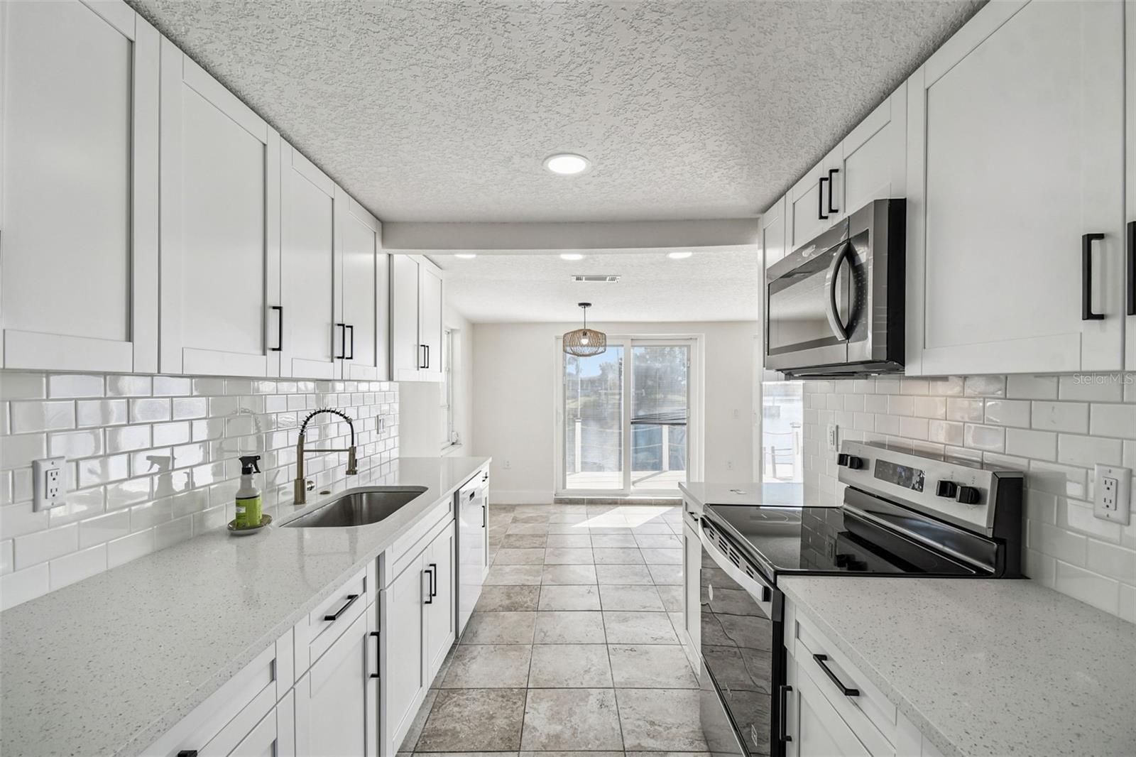 Image 87 of 100 For 12605 4th Isle