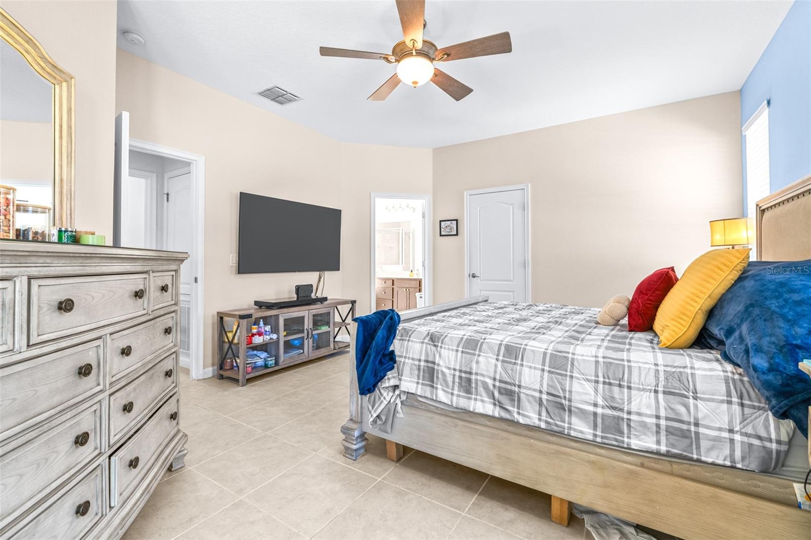 Image 23 of 67 For 4031 Oakrise Loop