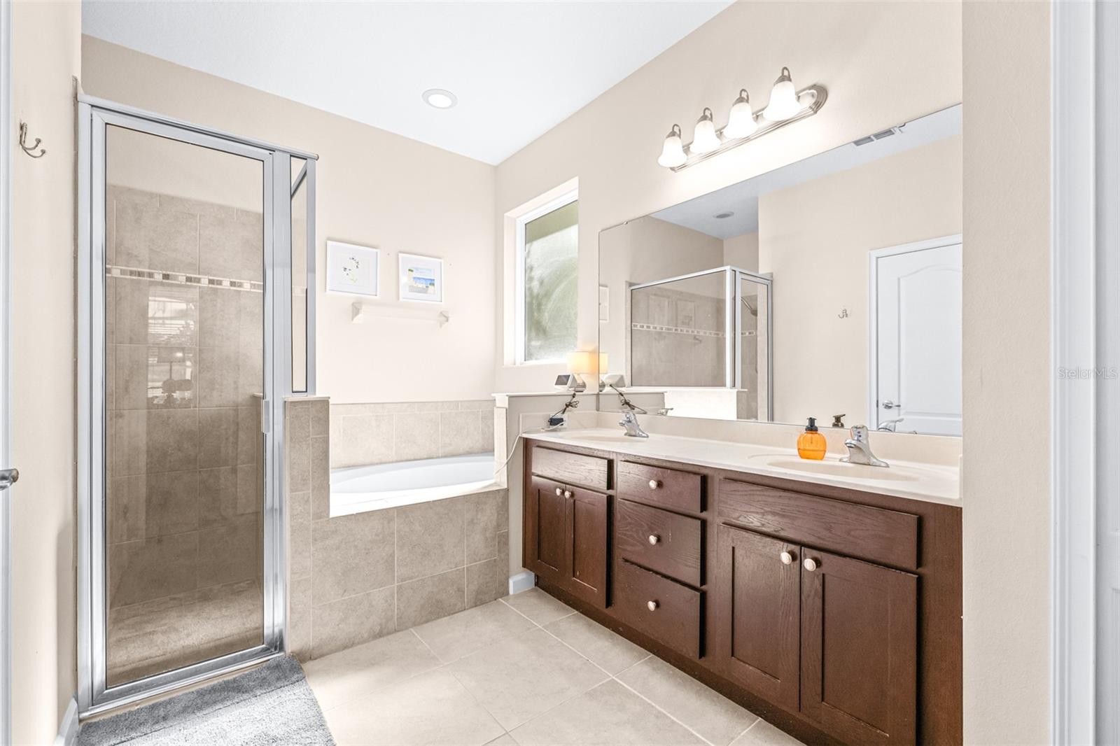 Image 24 of 67 For 4031 Oakrise Loop