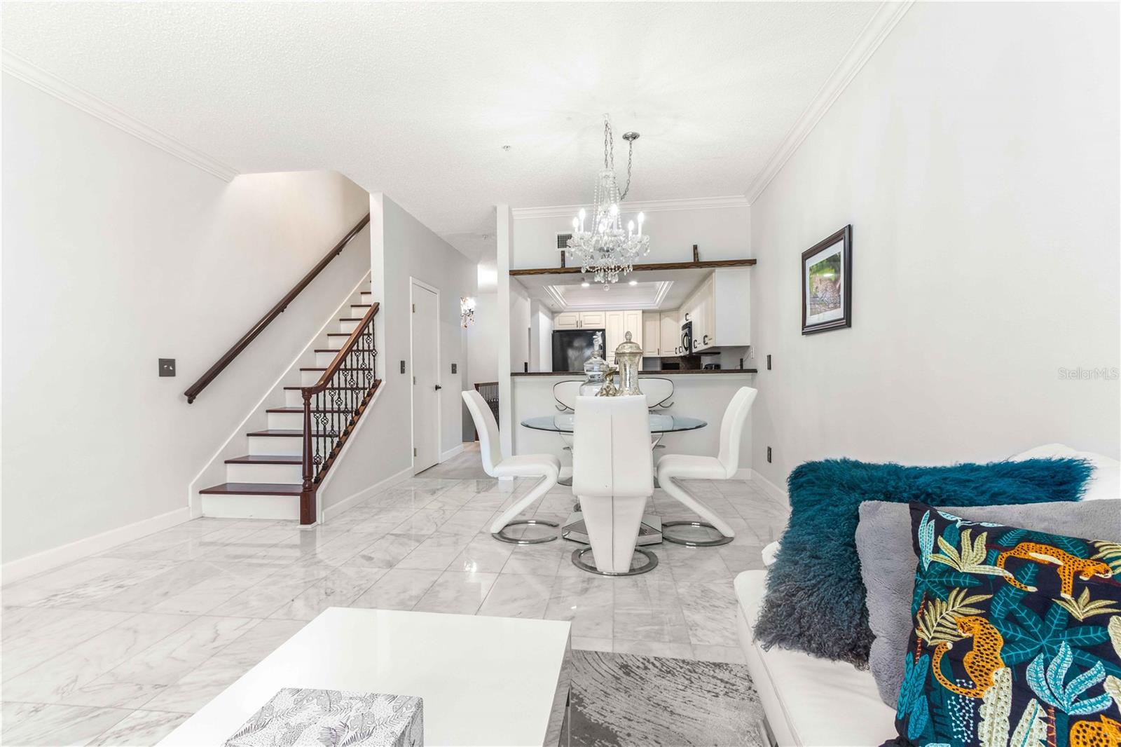 Image 12 of 50 For 320 Island Way 605