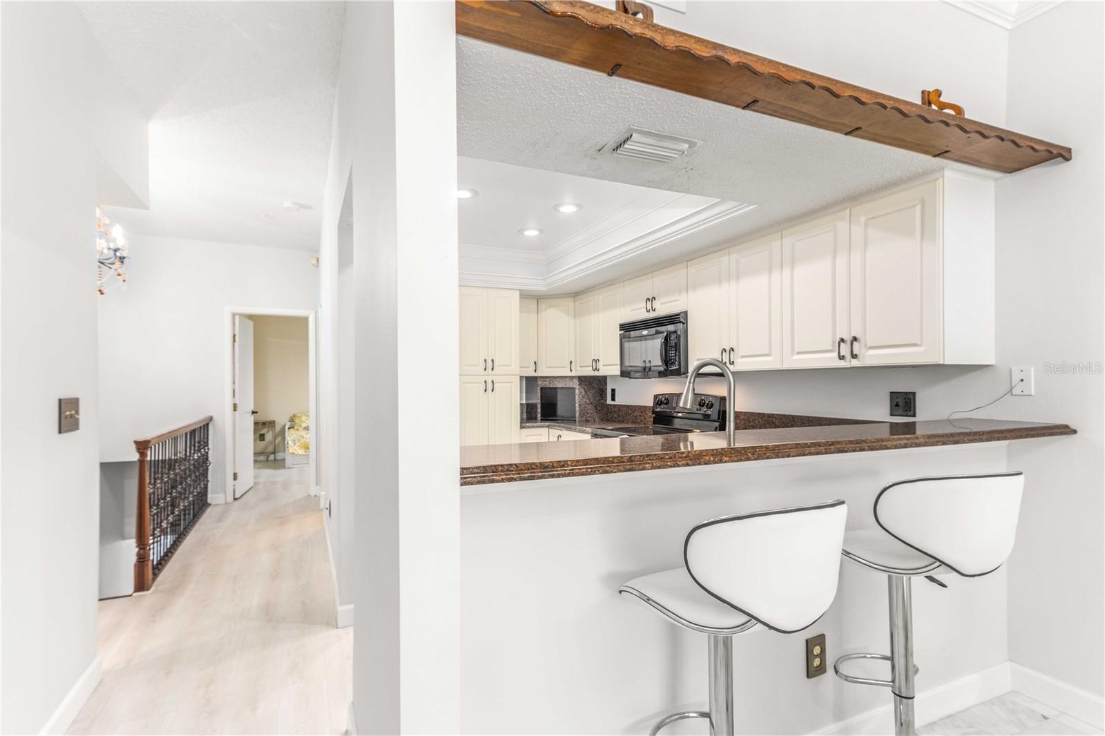 Image 13 of 50 For 320 Island Way 605