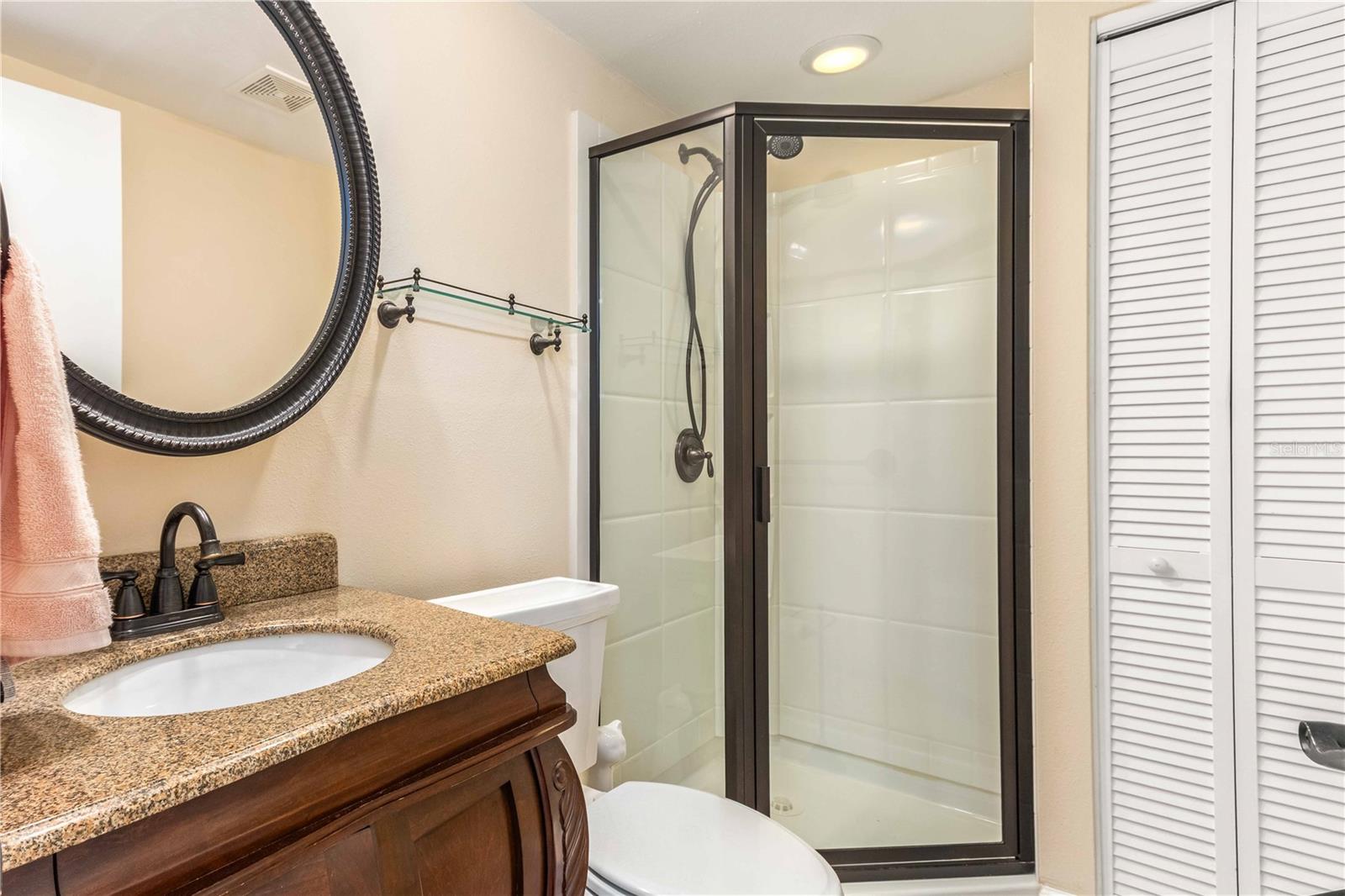 Image 15 of 50 For 320 Island Way 605