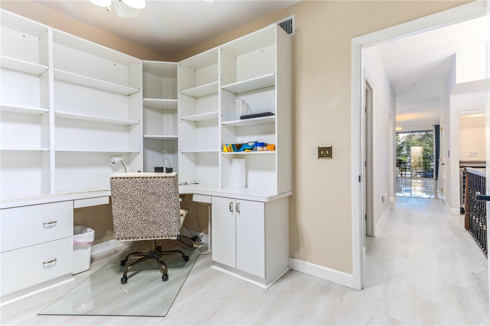 Image 17 of 50 For 320 Island Way 605