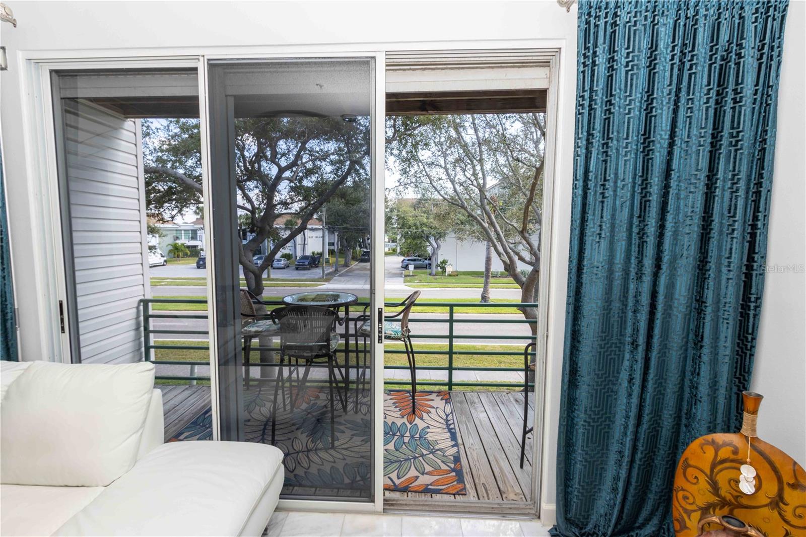 Image 19 of 50 For 320 Island Way 605