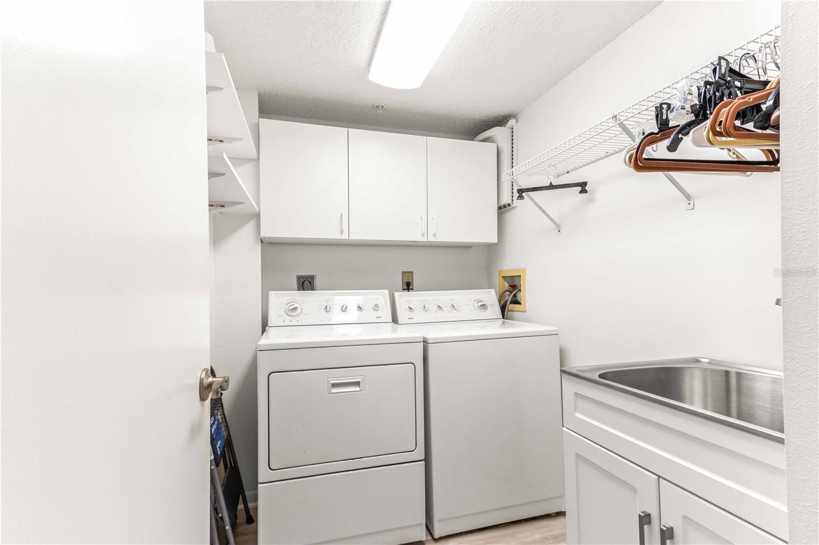 Image 21 of 50 For 320 Island Way 605