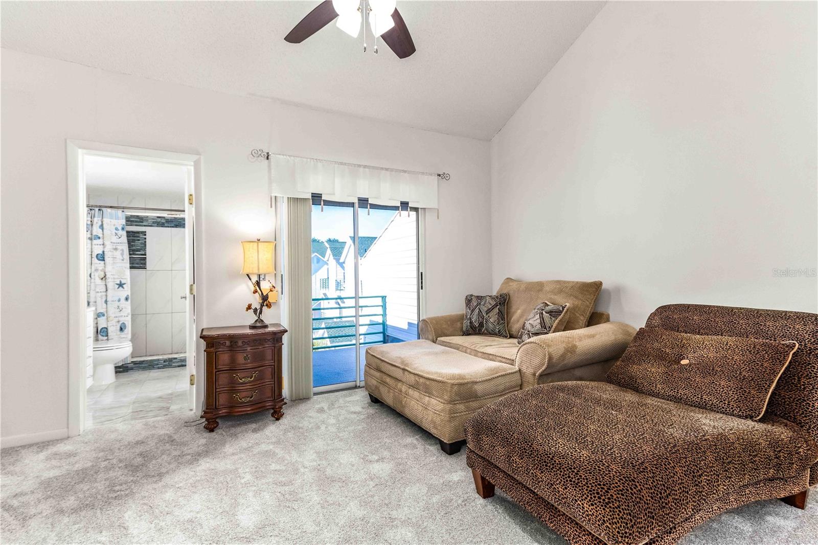 Image 23 of 50 For 320 Island Way 605