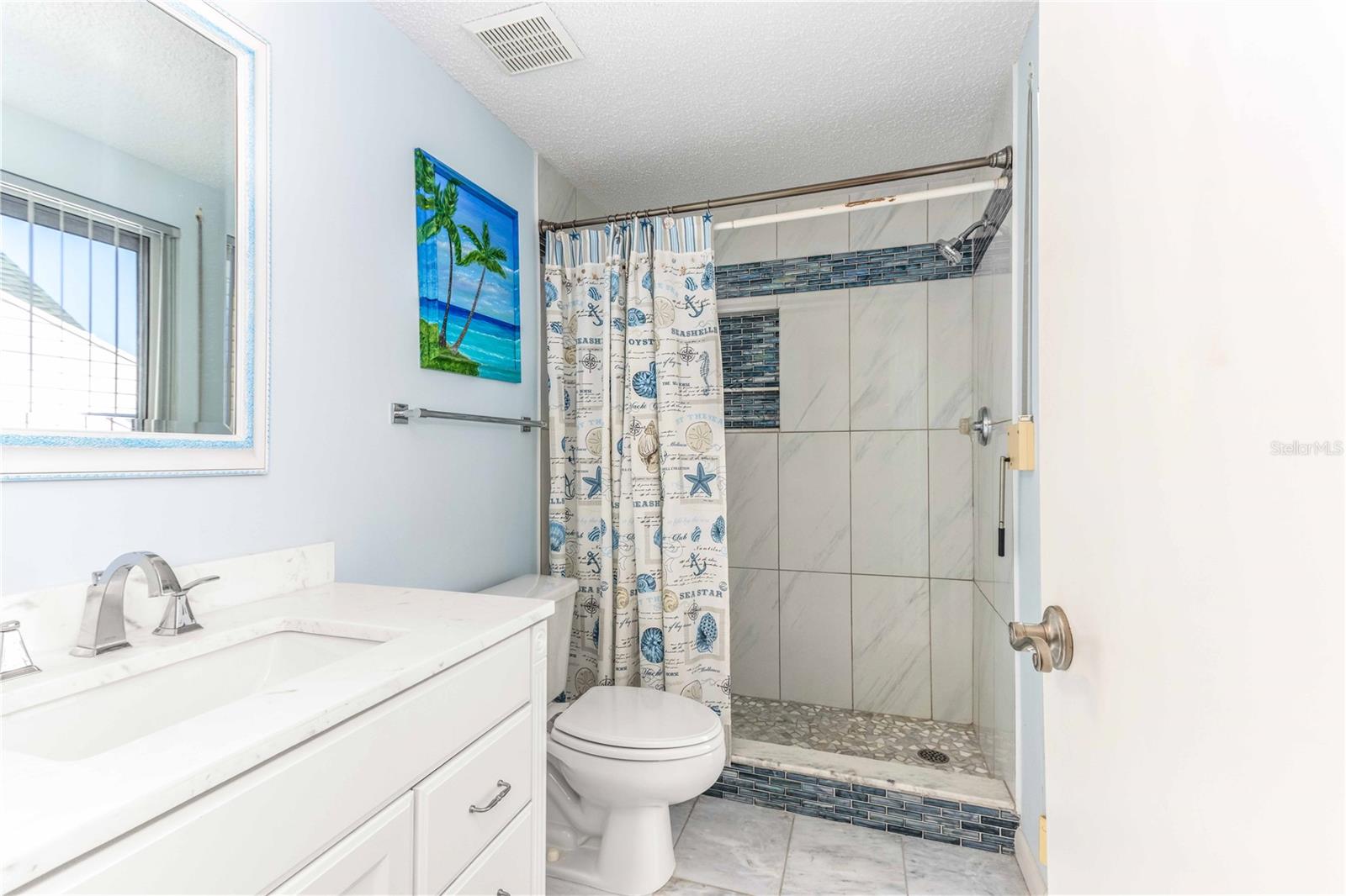 Image 24 of 50 For 320 Island Way 605