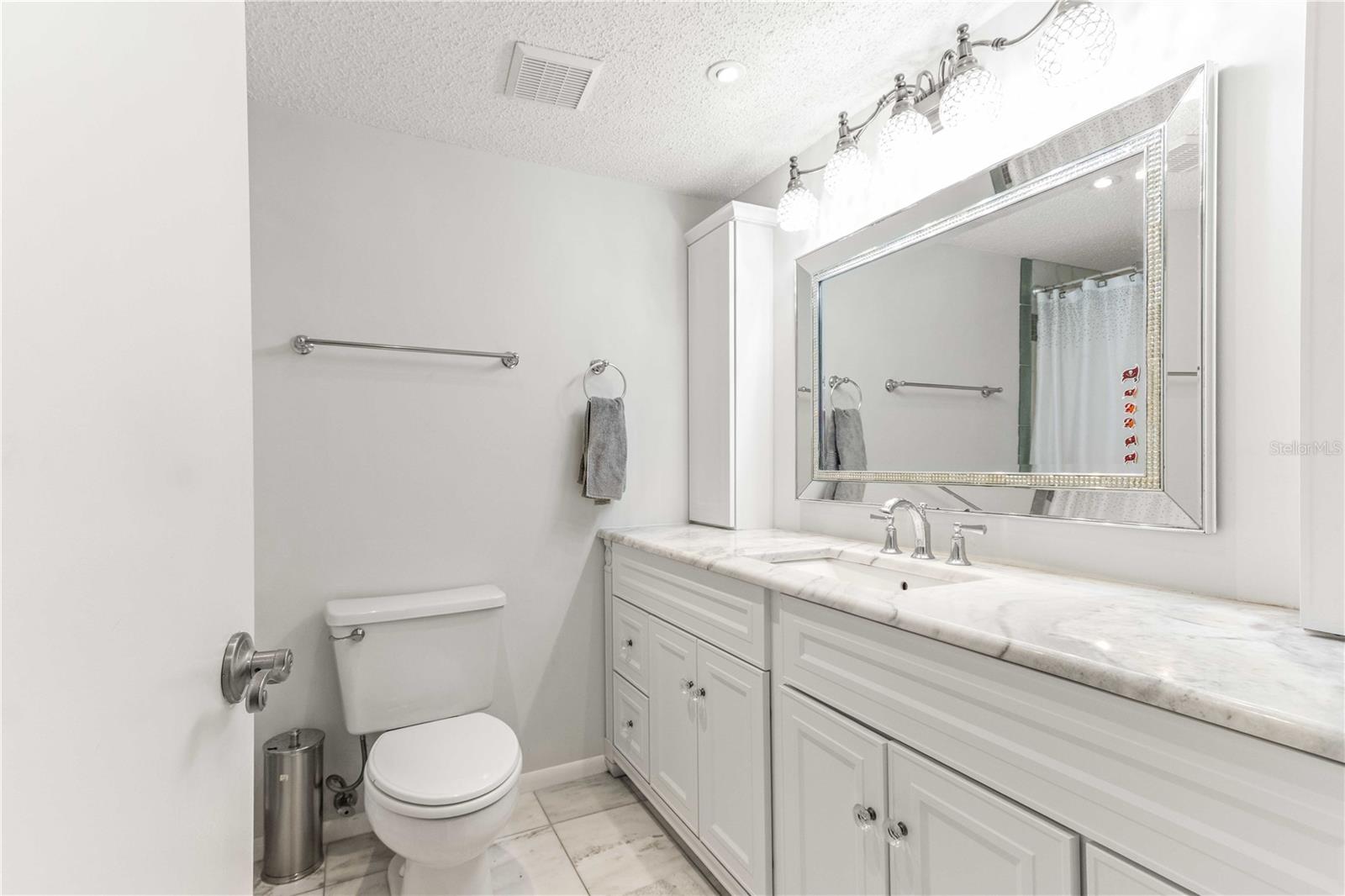 Image 27 of 50 For 320 Island Way 605