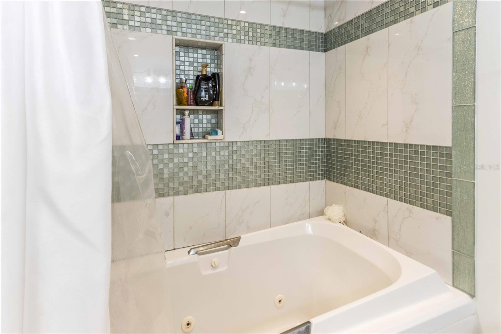 Image 29 of 50 For 320 Island Way 605